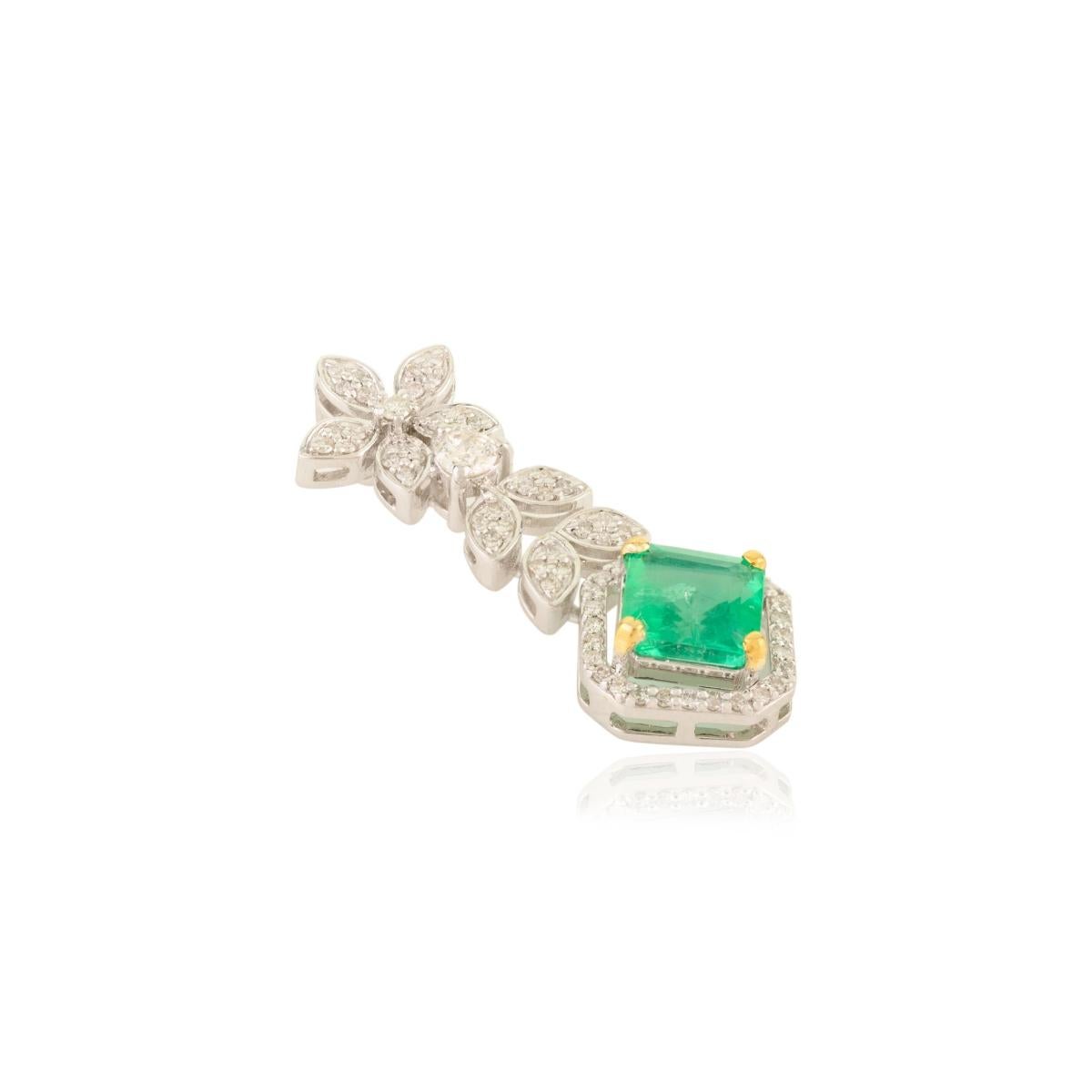 Ciondolo a goccia di ispirazione floreale con smeraldo e diamante in oro bianco 14k Regalo di gioielli in vendita 1