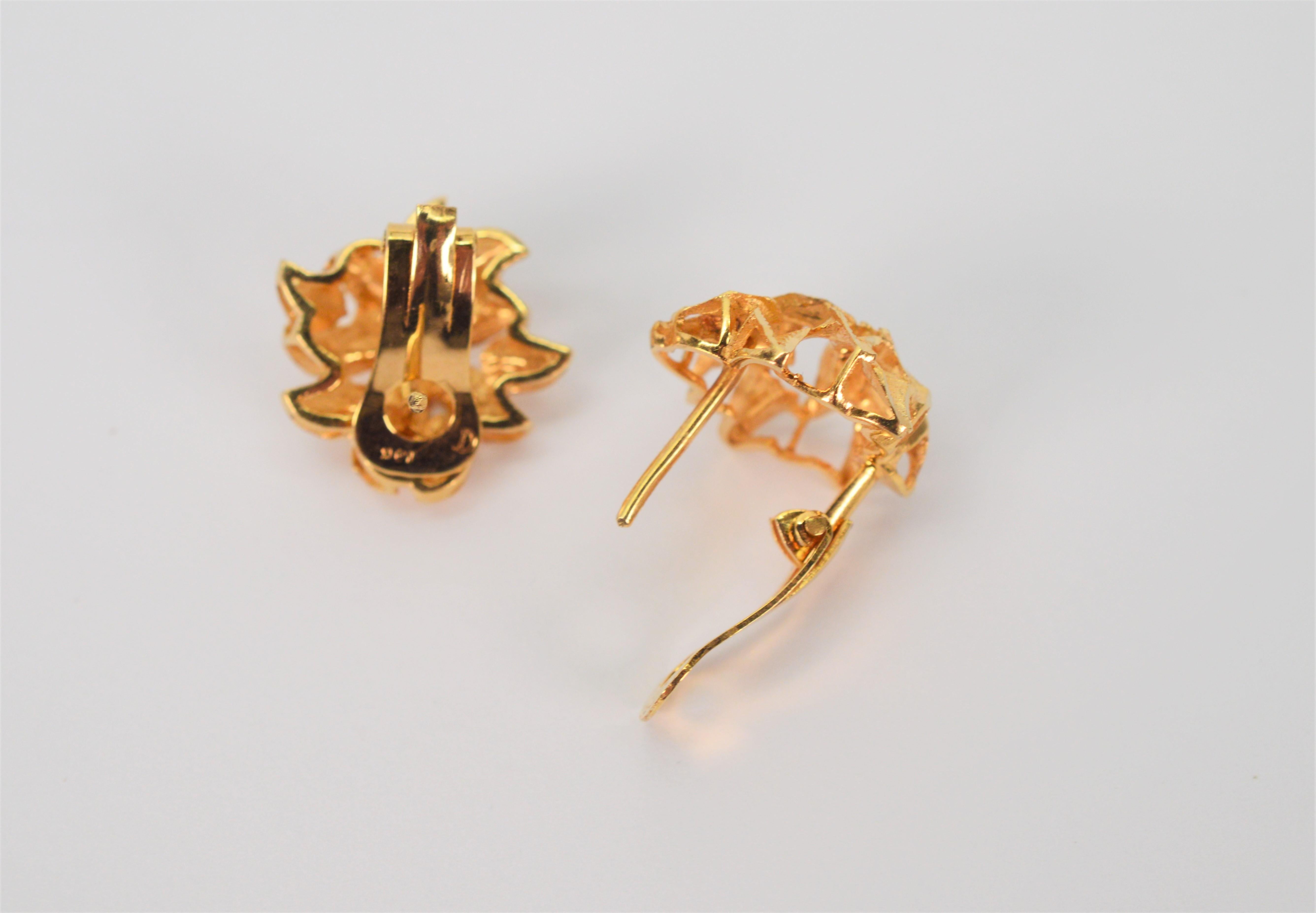 Floral Inspired Frosted Gold Stud Earrings For Sale 1