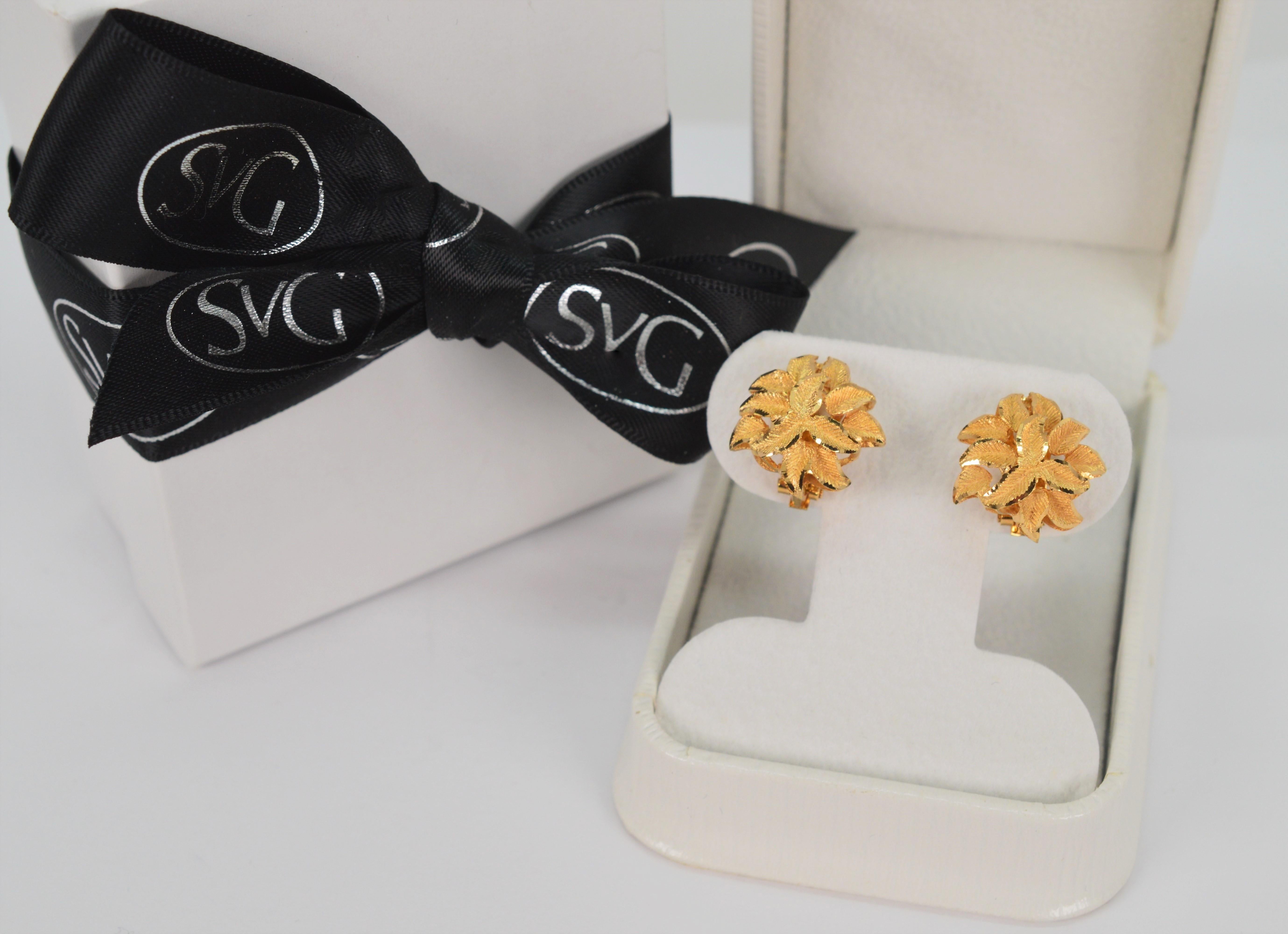 Floral Inspired Frosted Gold Stud Earrings For Sale 3