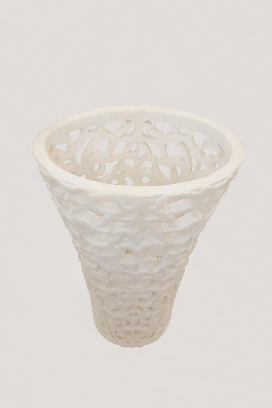 Other Floral Jali Umbrella Stand In White Marble Handcrafted In India For Sale