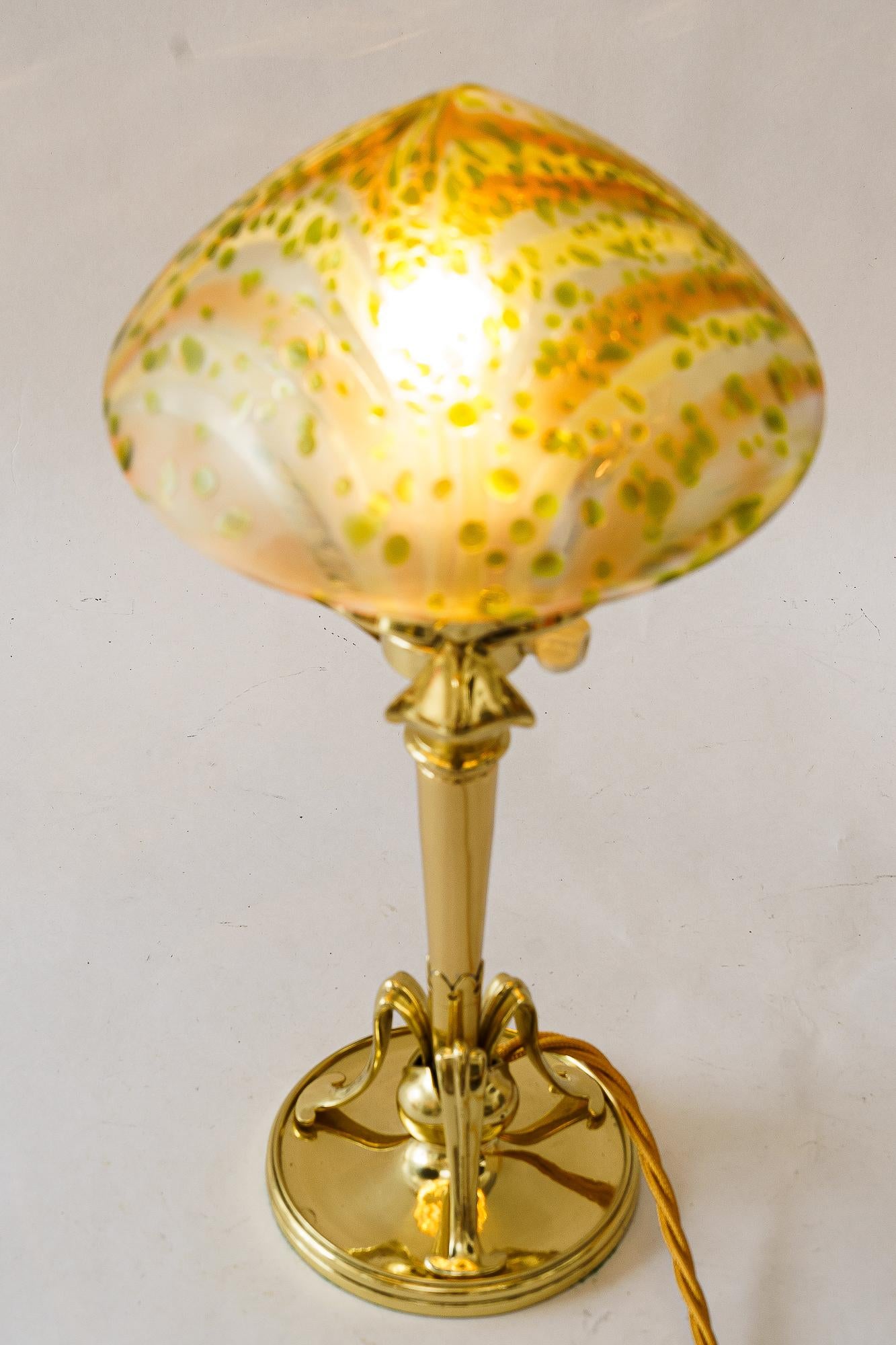 Lampe de table Jugendstil florale avec abat-jour en verre Loetz vers 1908 en vente 4
