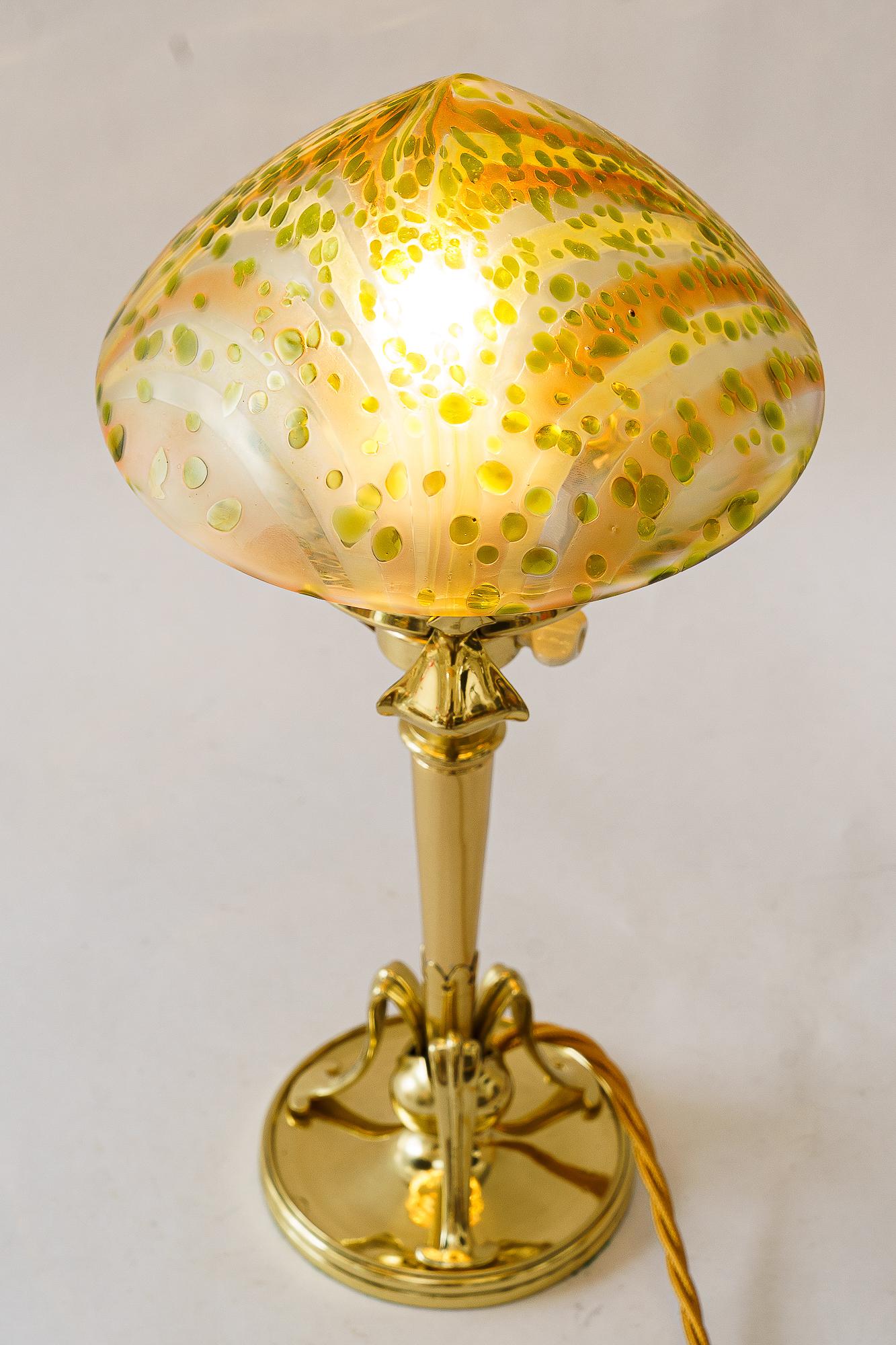 Lampe de table Jugendstil florale avec abat-jour en verre Loetz vers 1908 en vente 5