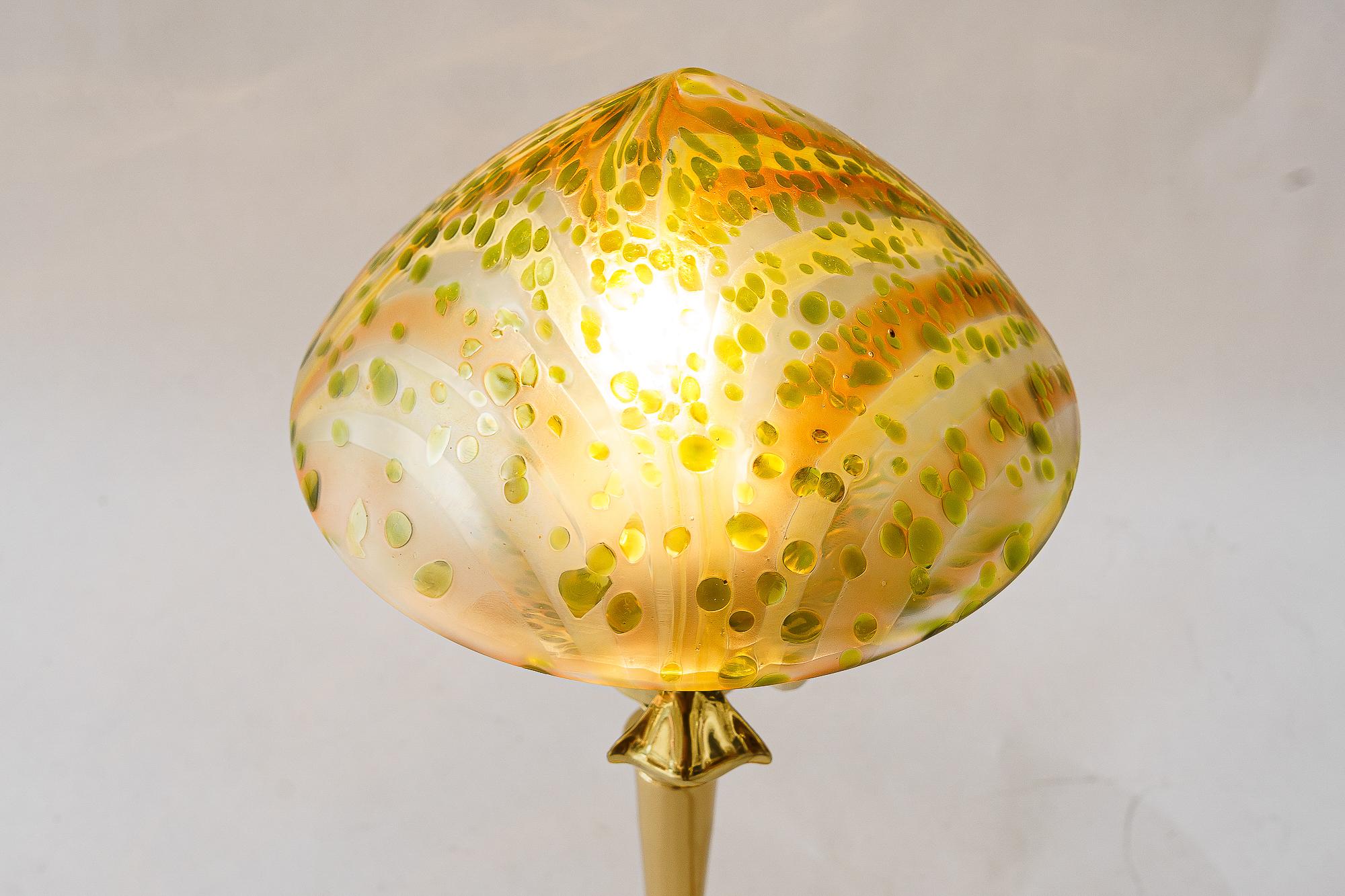 Lampe de table Jugendstil florale avec abat-jour en verre Loetz vers 1908 en vente 7