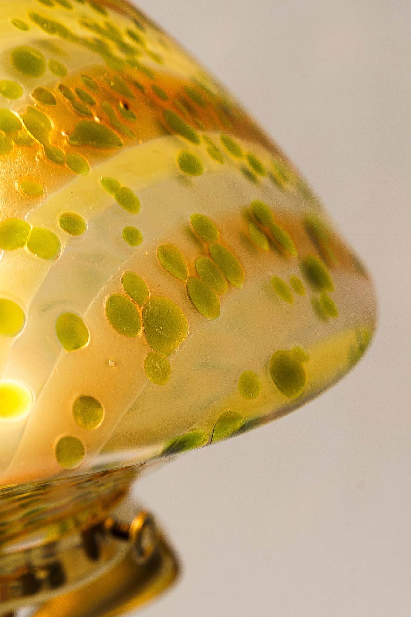 Lampe de table Jugendstil florale avec abat-jour en verre Loetz vers 1908 en vente 9