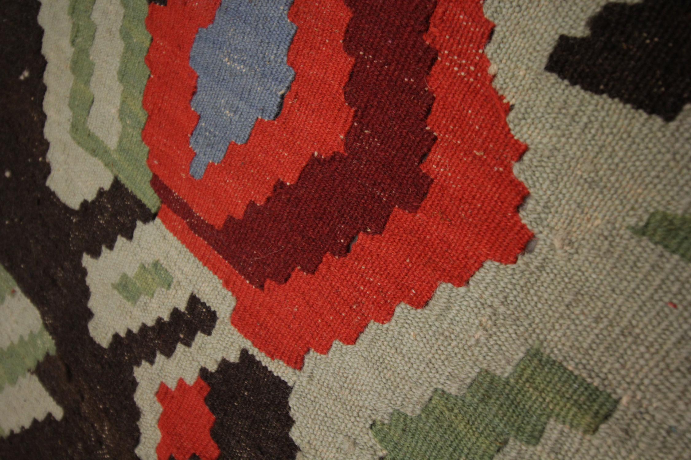 Noué à la main Tapis Kilim à fleurs - Tapis artisanal en laine traditionnelle vintage en vente