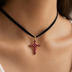 Ciondolo a forma di croce con rubini di laboratorio floreali Argento, oro