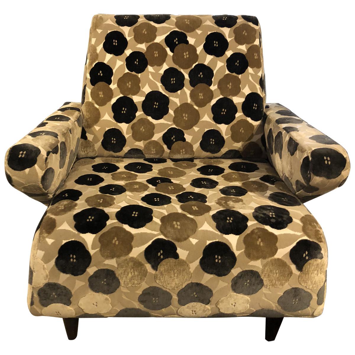 This vintage, Italian retro floral lounge chair smartly combines functionality, comfort, and style all into one neat package. With a wide tight back and seat, this lounge chair is upholstered in black, ivory, and beige cut-velvet in a decorative