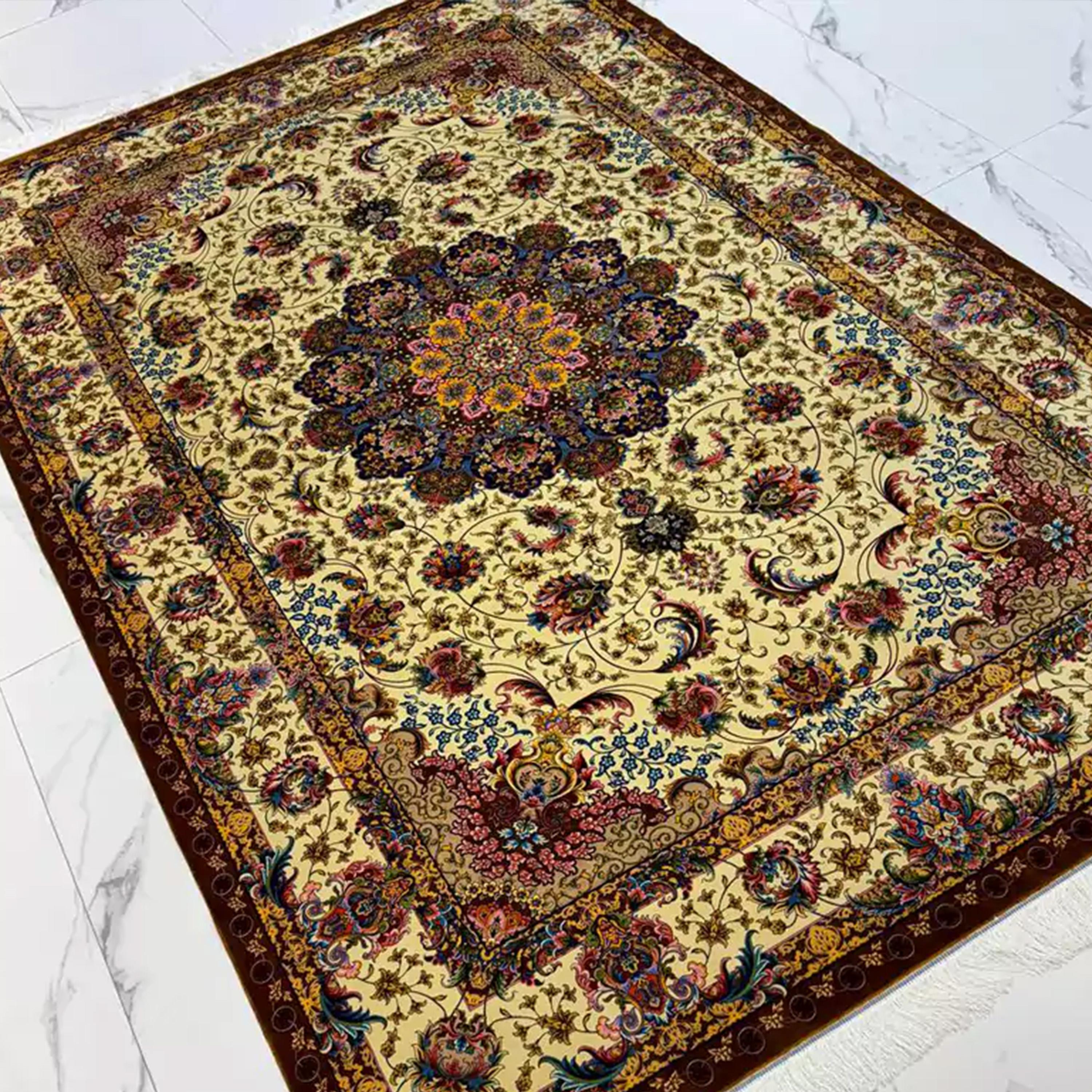 Floral Majesty on Ivory Persian Pure Silk Rug, Iranian Craftsmanship, 0056 In New Condition For Sale In Pudsey, GB