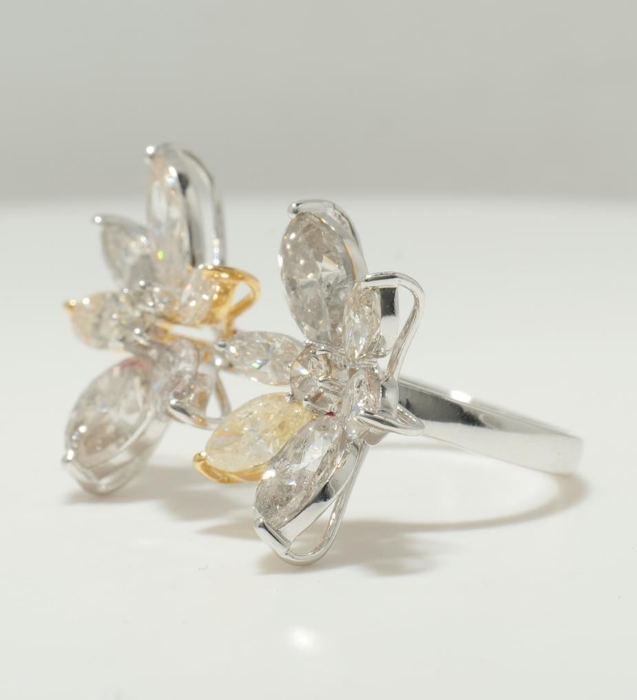 Anello con diamante marquise floreale in oro massiccio 14K (certificato) in vendita 2