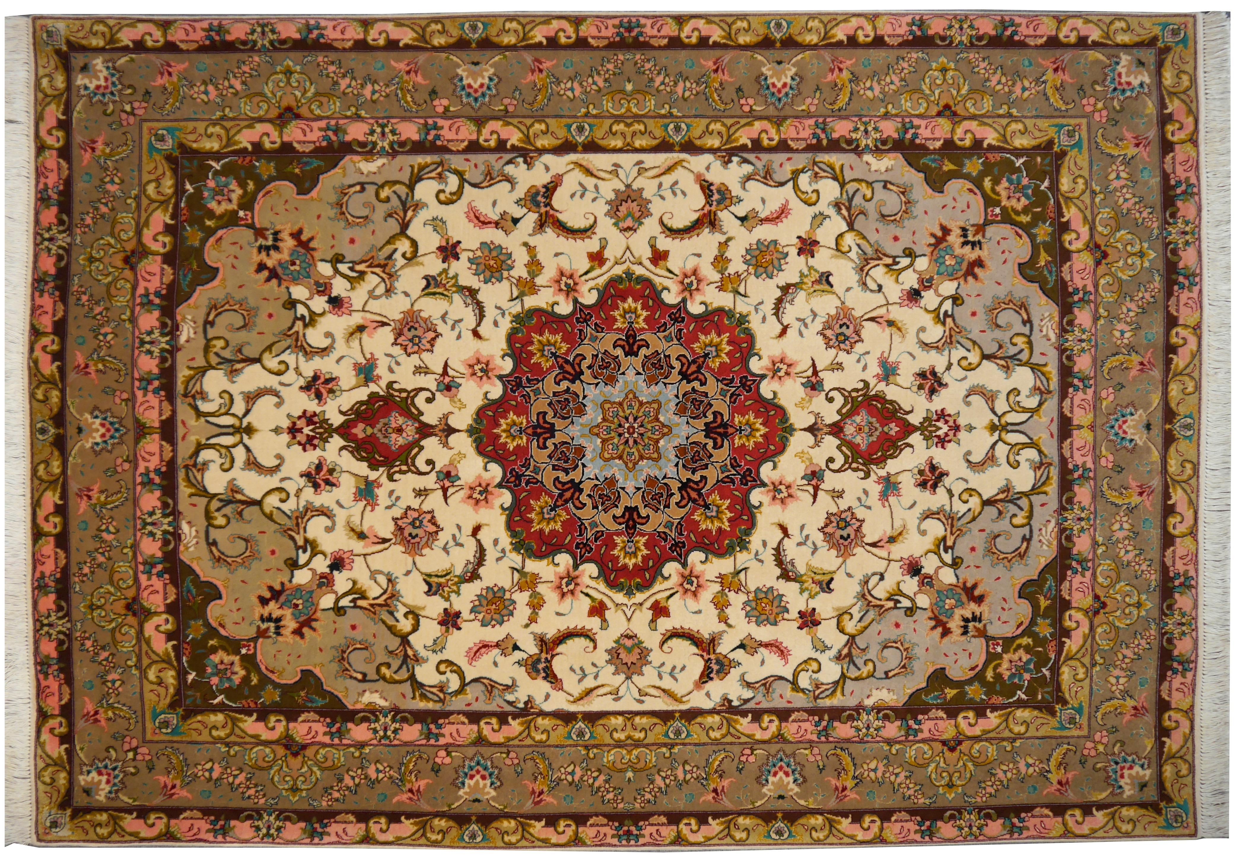 Floral Medaillon Rug with silk highlights in creme, green, red and pink 5 x 7 ft For Sale 3