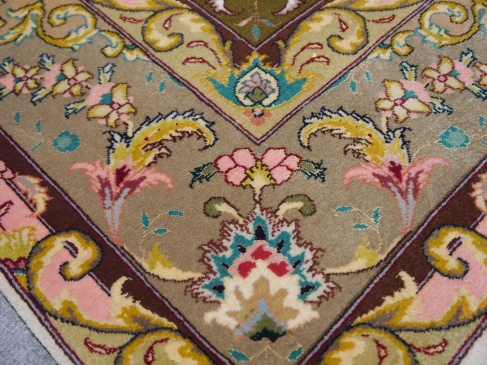 Hand-Knotted Floral Medaillon Rug with silk highlights in creme, green, red and pink 5 x 7 ft For Sale