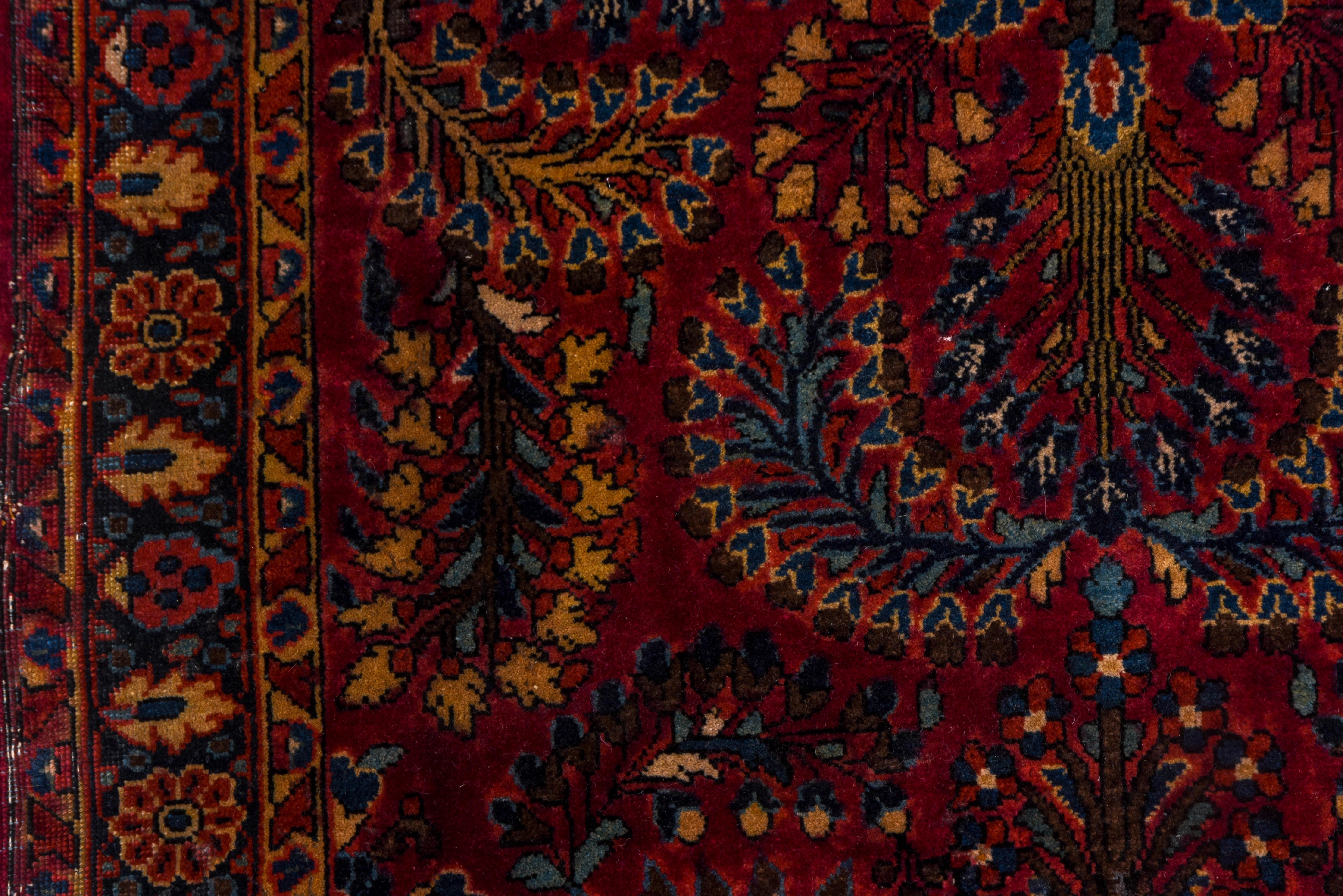 20ième siècle Tapis persan Sarouk antique à médaillon floral Circa 1920 en vente