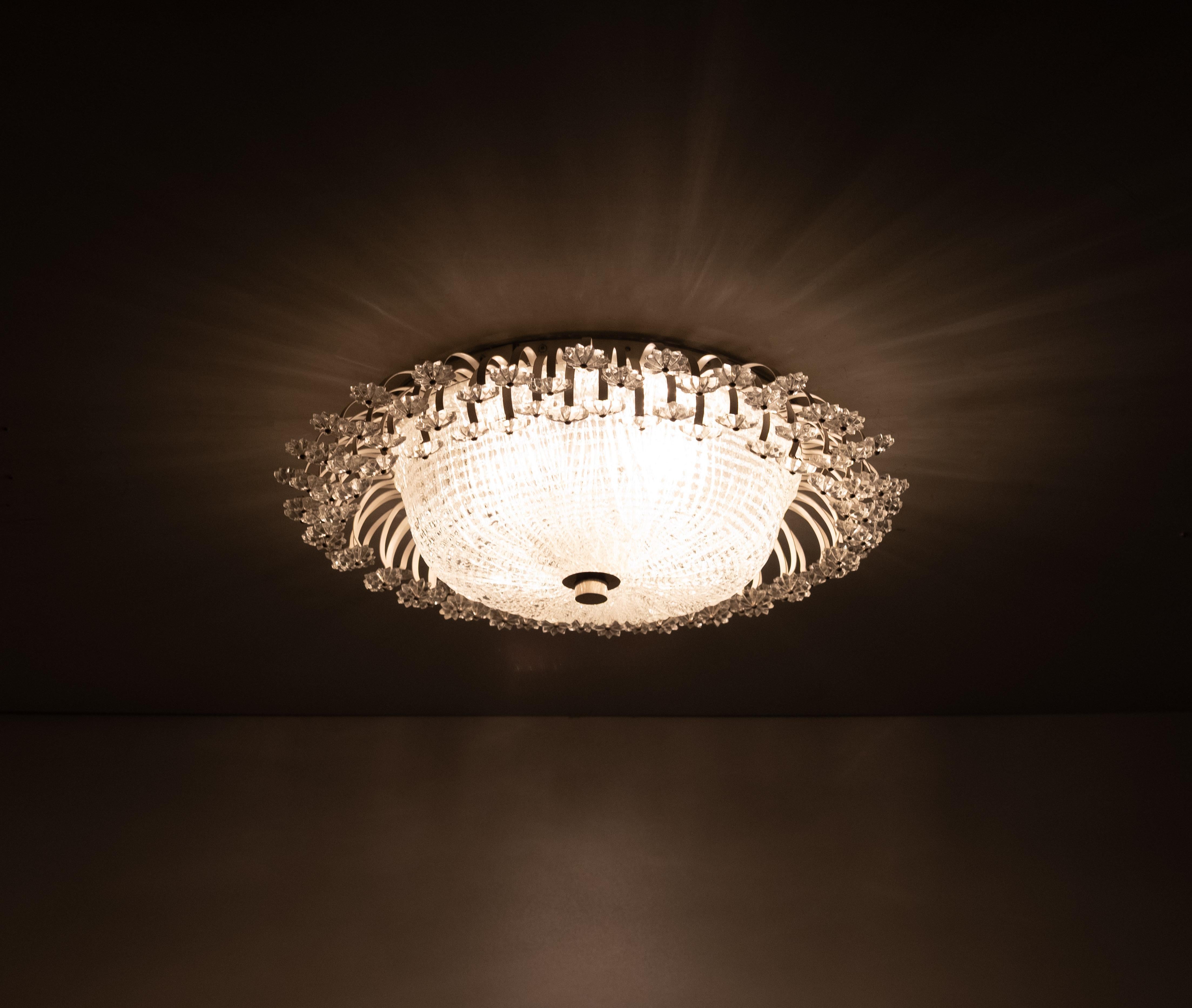 Vetro Lampada da incasso floreale in stile Mid-Century Modern  Emil Stejnar  Anni '60 Austria in vendita