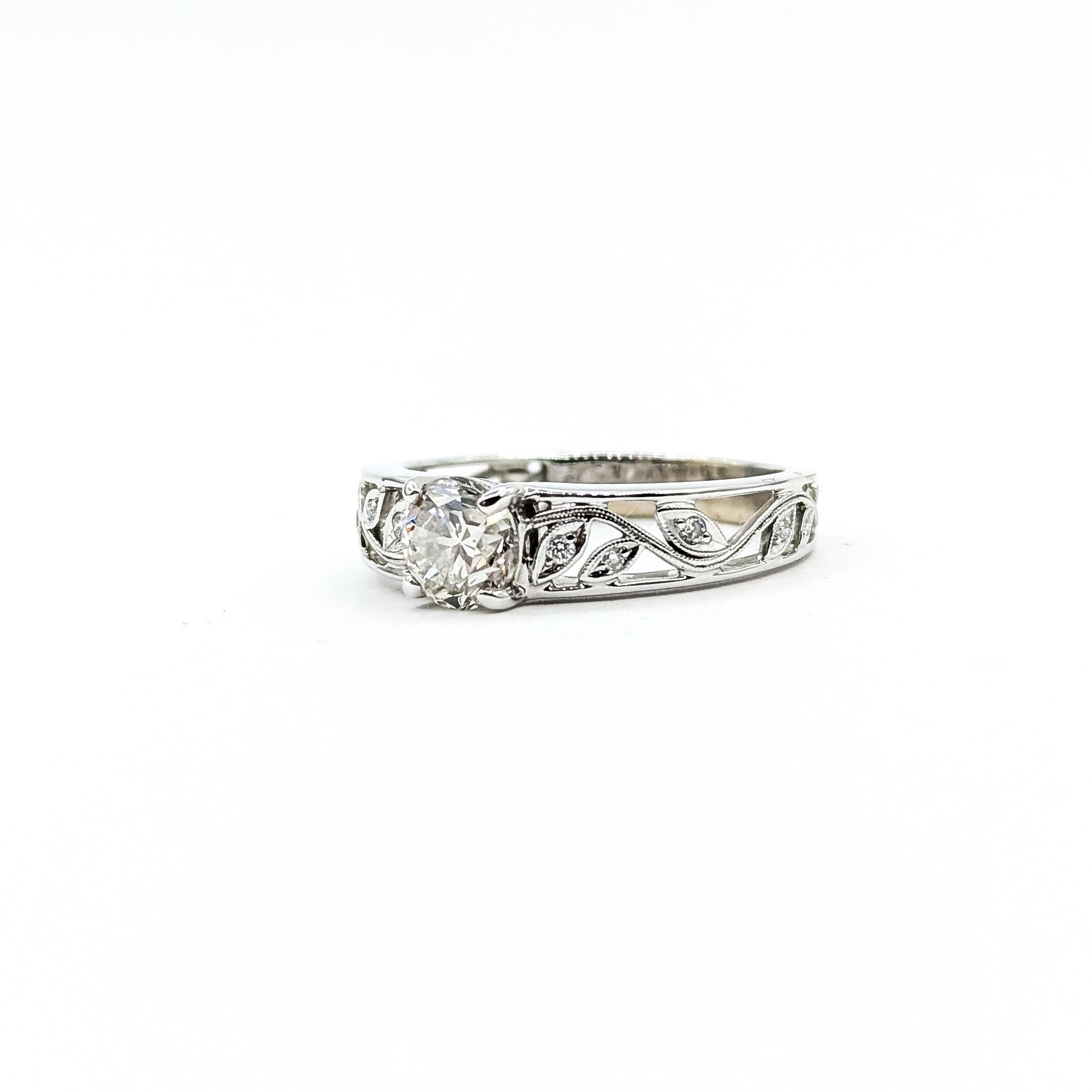 Art déco Floral Milgrain Diamond Ring in 14k en vente