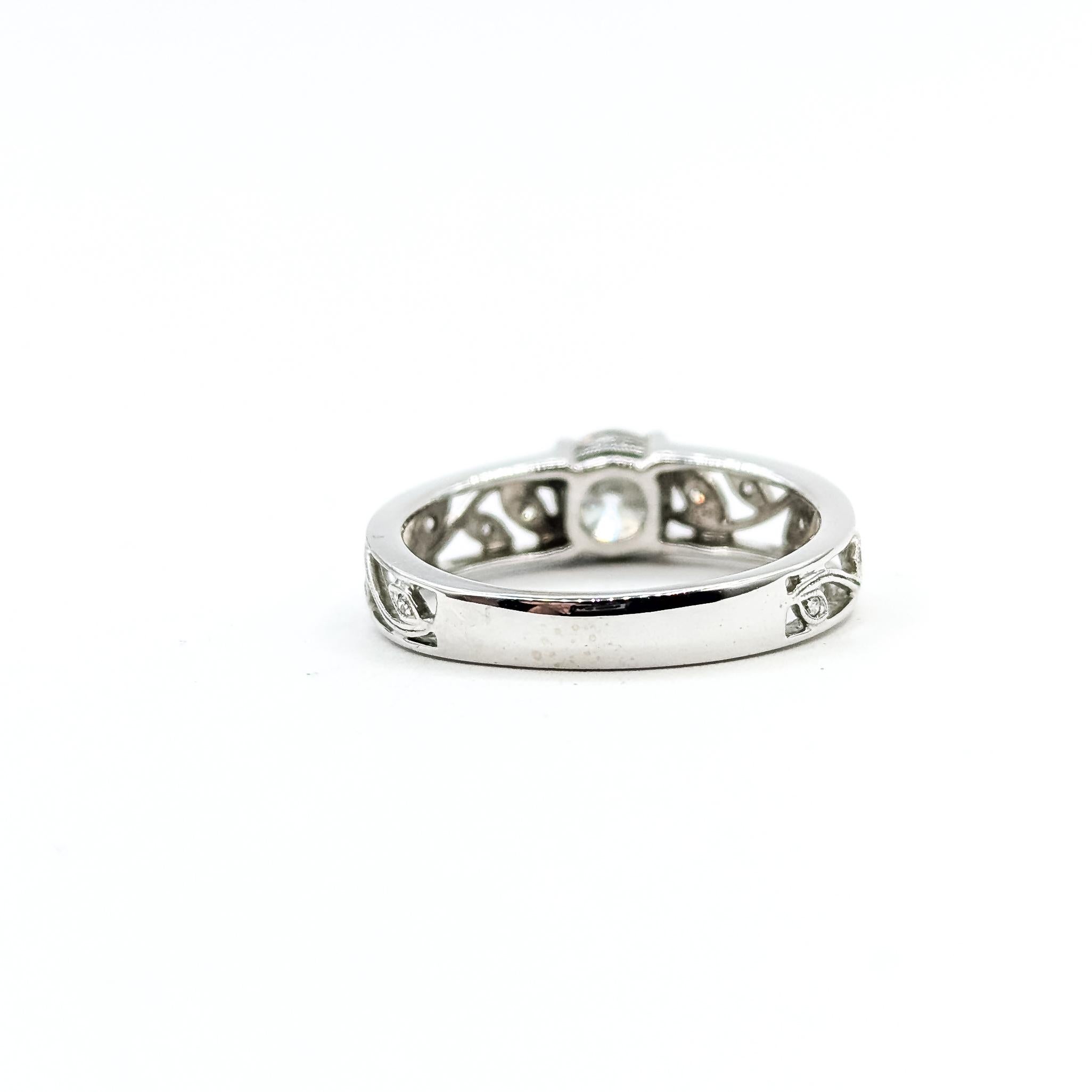 Floral Milgrain Diamond Ring in 14k en vente 2
