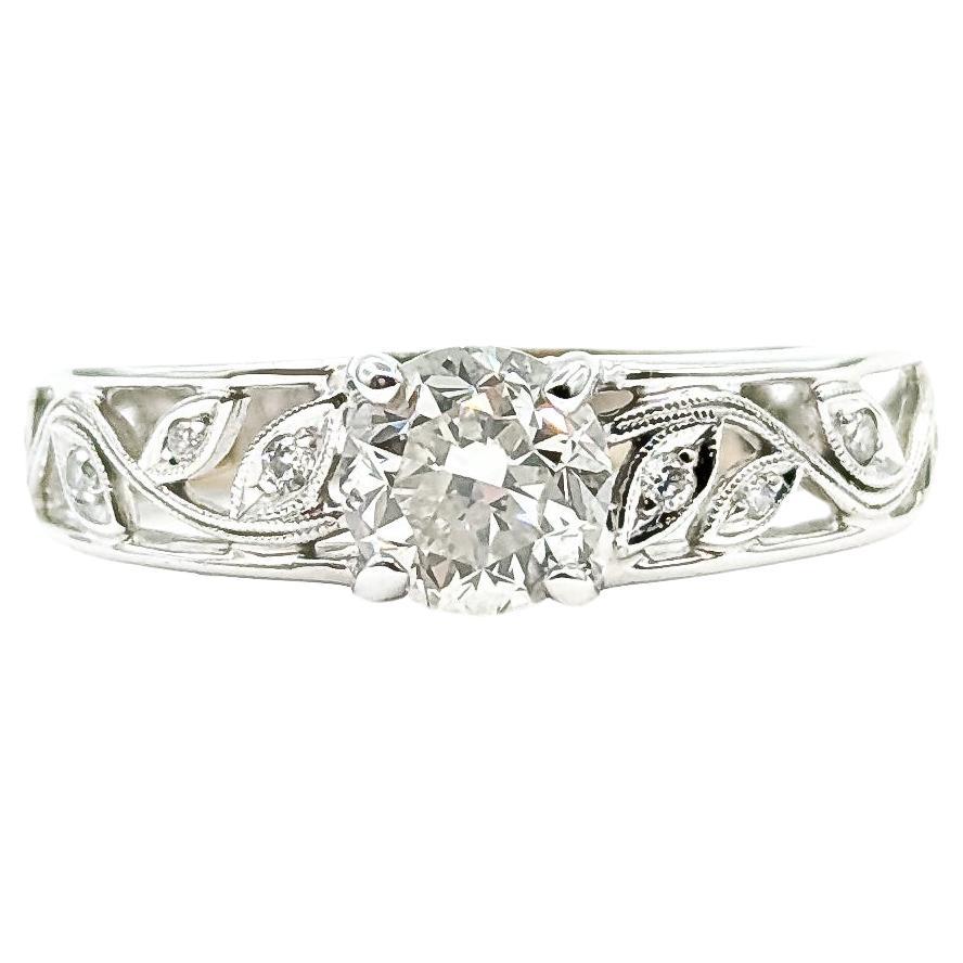 Floral Milgrain Diamond Ring in 14k en vente