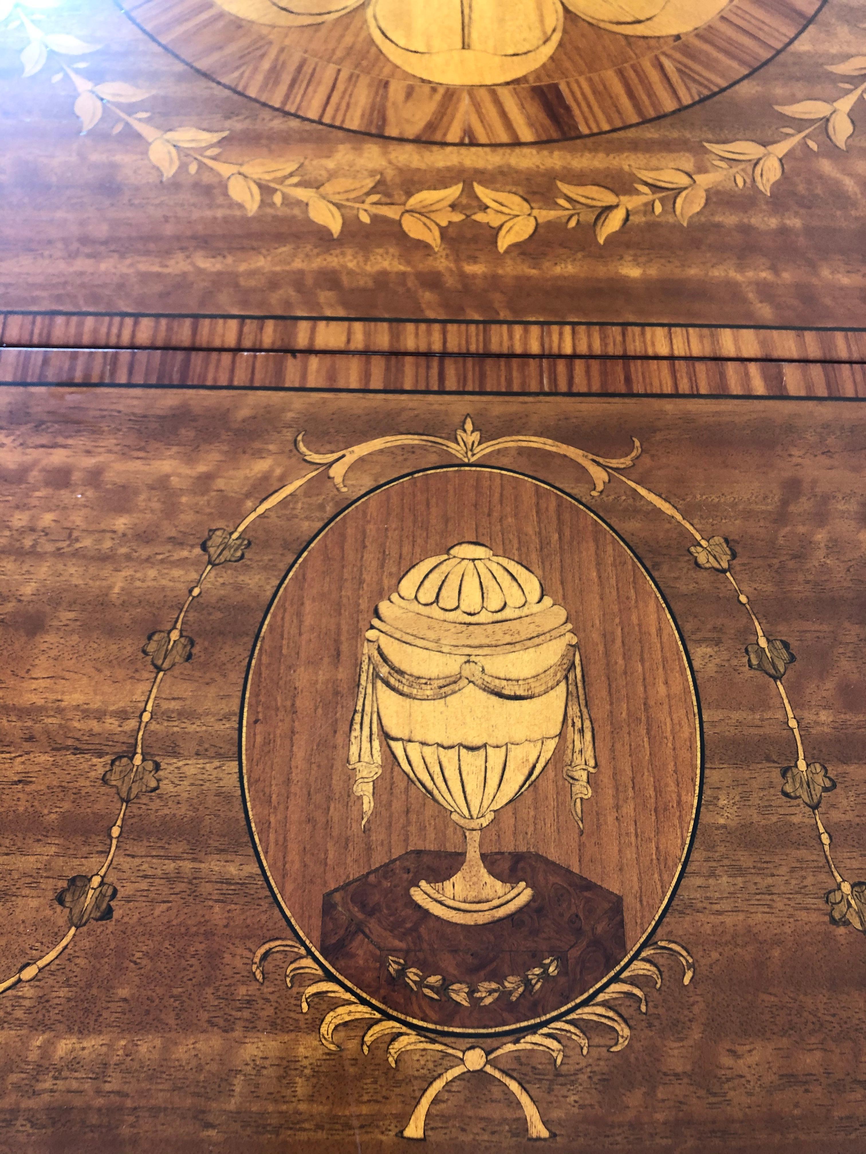 Mesa auxiliar Pembroke de madera con incrustaciones florales mixtas 8