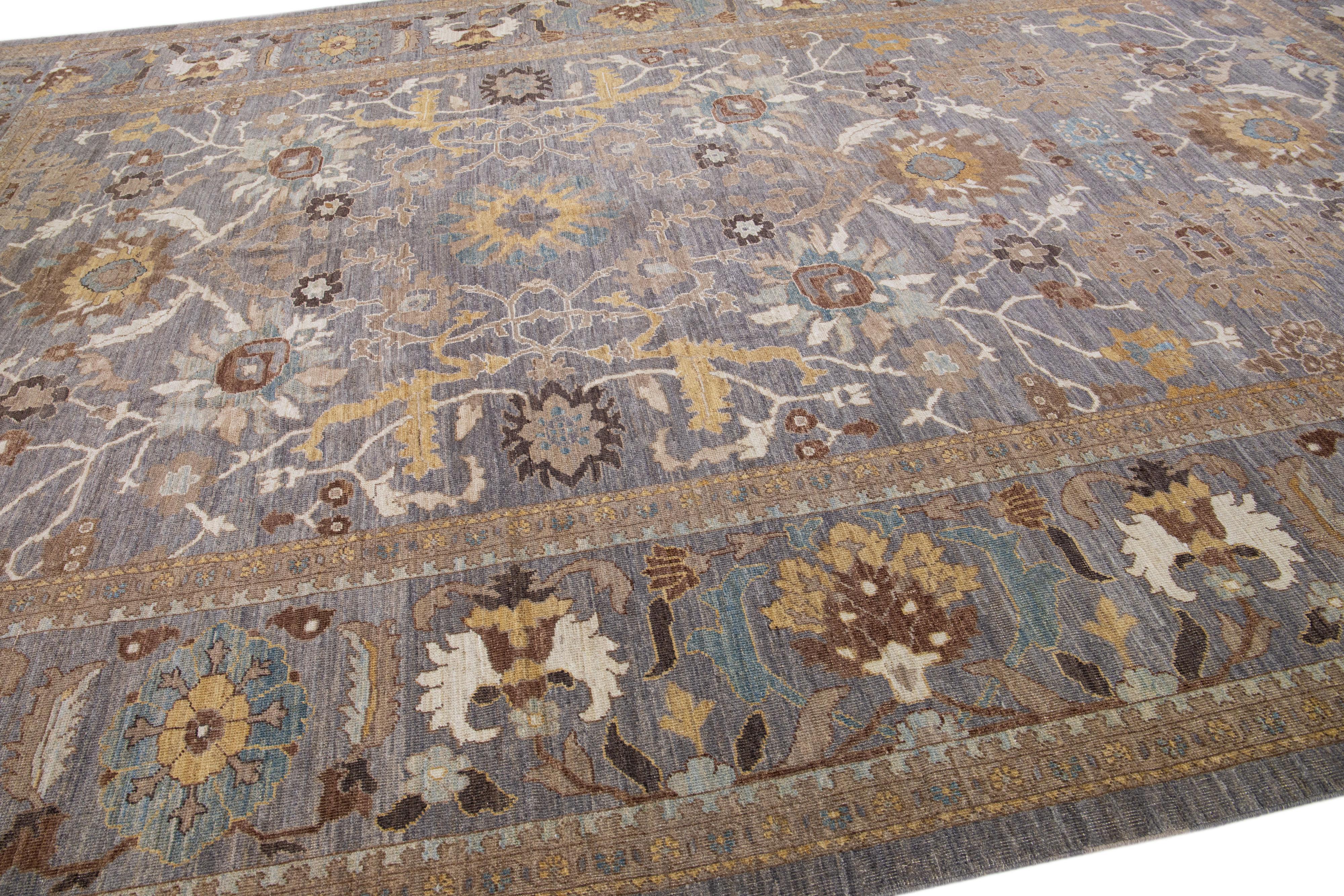 Handgefertigter moderner persischer Sultanabad-Wollteppich in Übergröße mit grauem Feld (Handgeknüpft) im Angebot