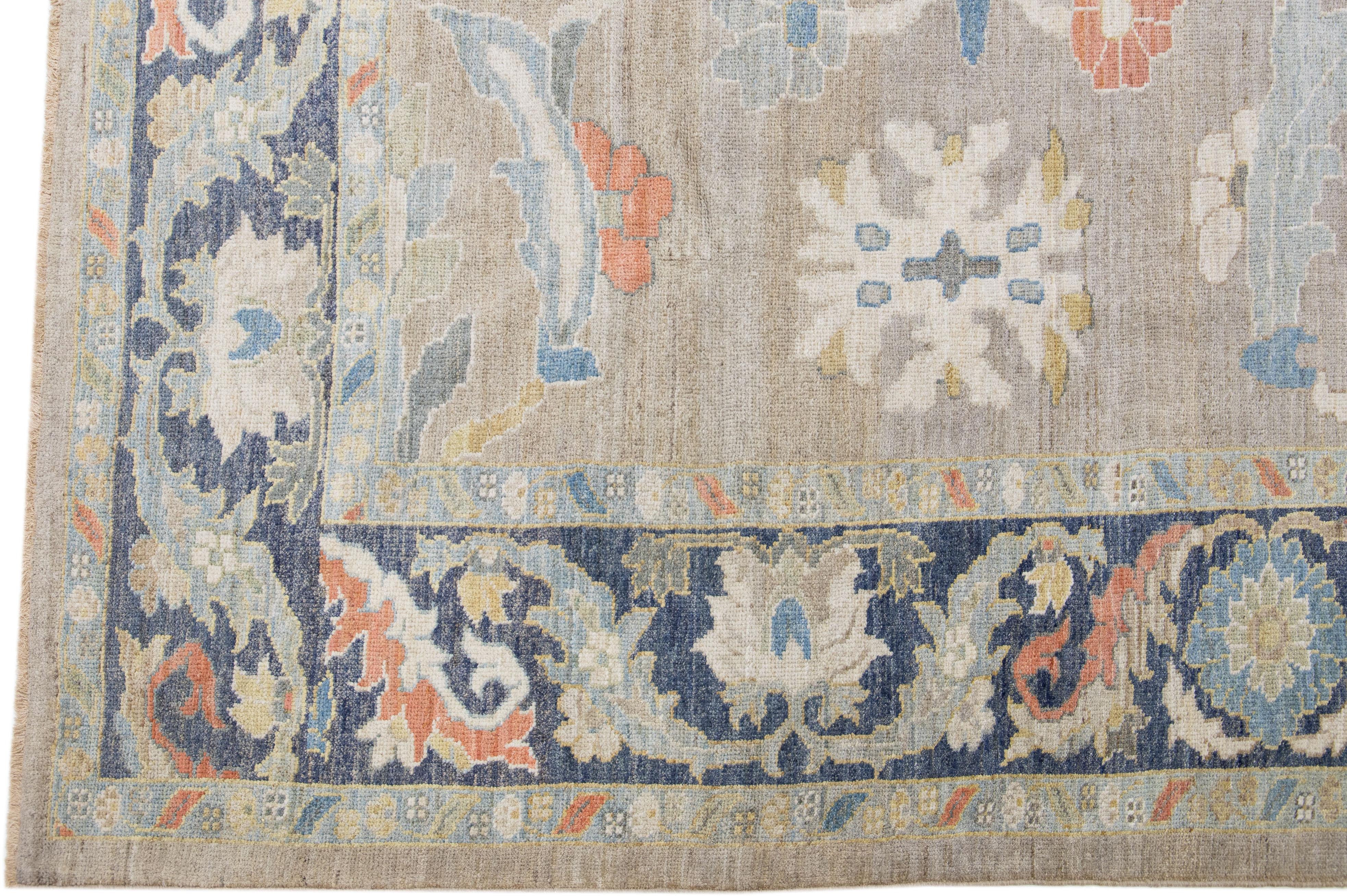 Floral Modern Sultanabad Gray Handmade Square Wool Rug  In New Condition For Sale In Norwalk, CT