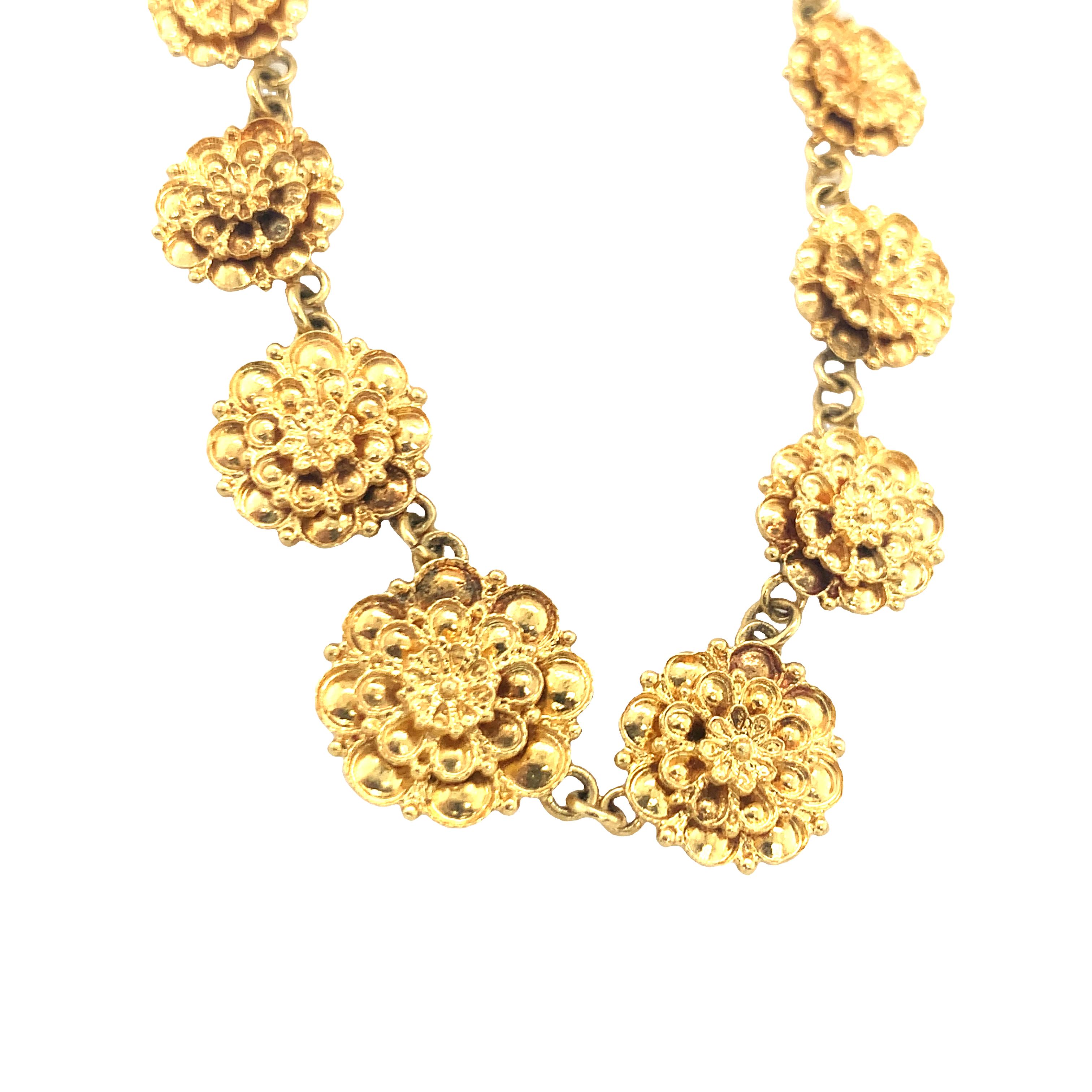 Floral Motif 18K Yellow Gold Link Necklace In Good Condition For Sale In Beverly Hills, CA