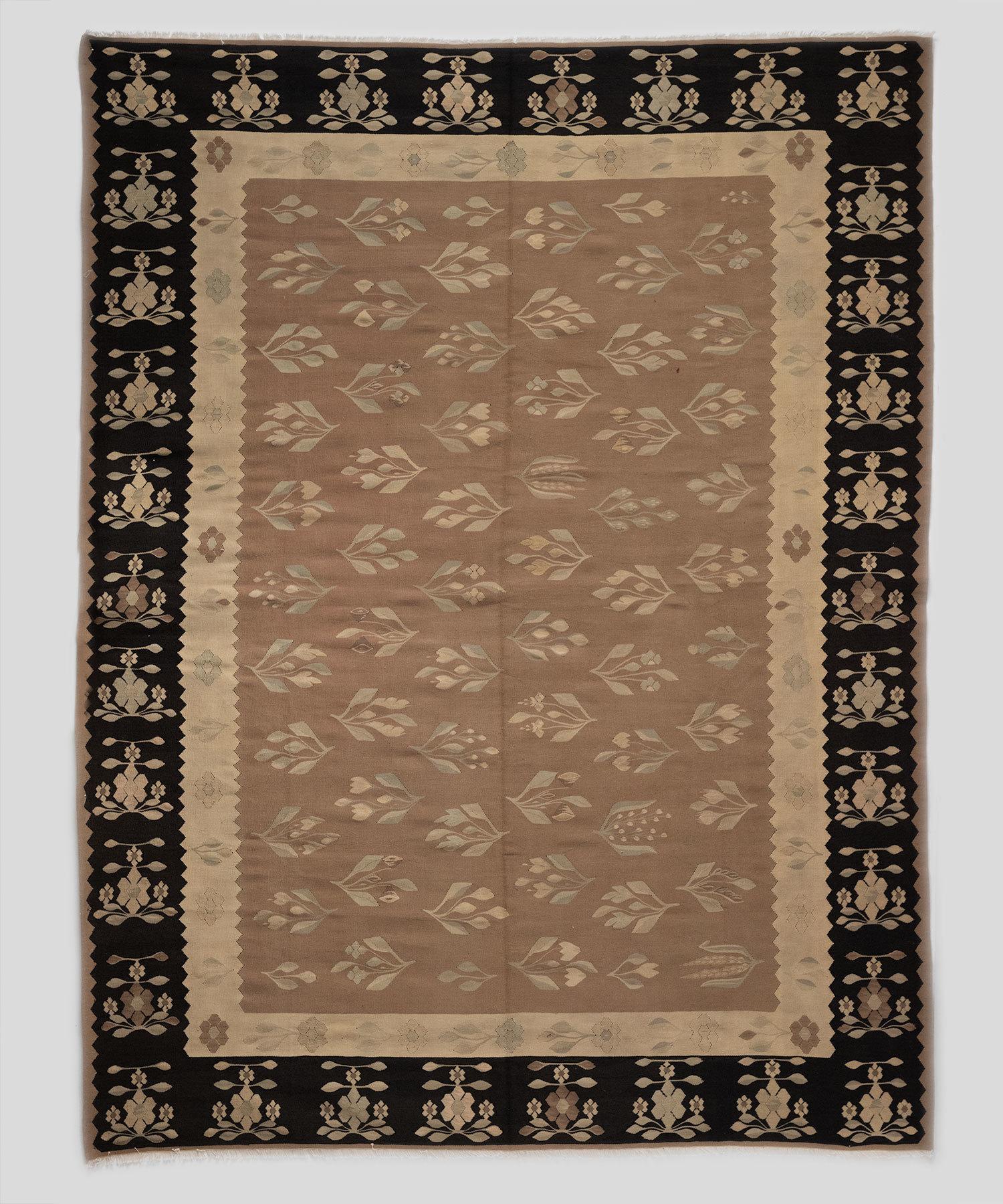Floral motif Bessarabian Kilim, Romania, circa 1950

Handwoven floral motif with cream and chocolate tones and richly contrasting border.