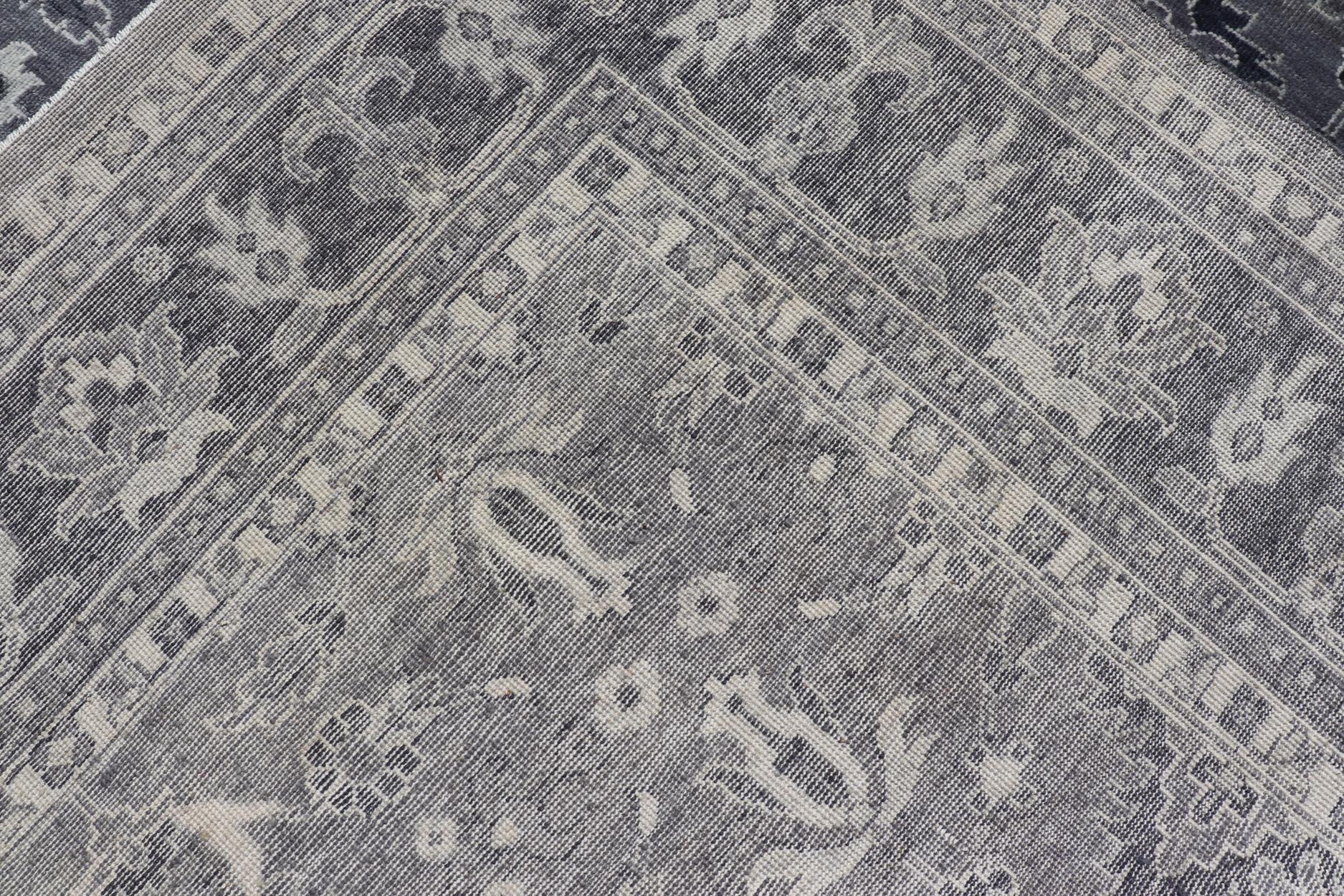 Tapis à motifs floraux Khotan de Keivan Woven Arts en laine en vente 3