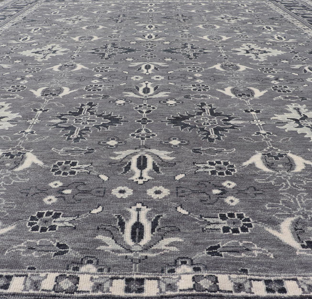 Tapis à motifs floraux Khotan de Keivan Woven Arts en laine
Mesure 9'0 x 12'0 
Pays d'origine : Inde ;  Type : Khotan ;  Design/One : Floral, All-Over, Géométrique Floral ;  Keivan Woven Arts ; tapis IN-TVN-1457 ; Motif floral anthracite et gris en