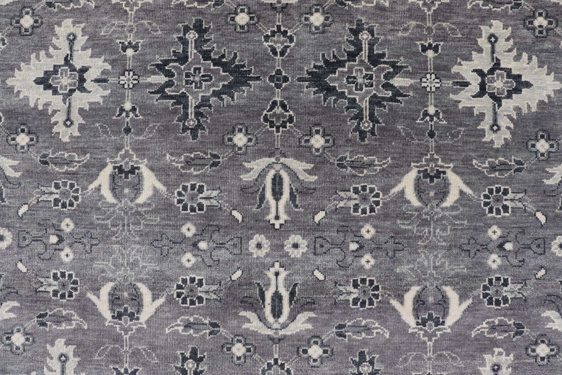 Tabriz Tapis à motifs floraux Khotan de Keivan Woven Arts en laine en vente