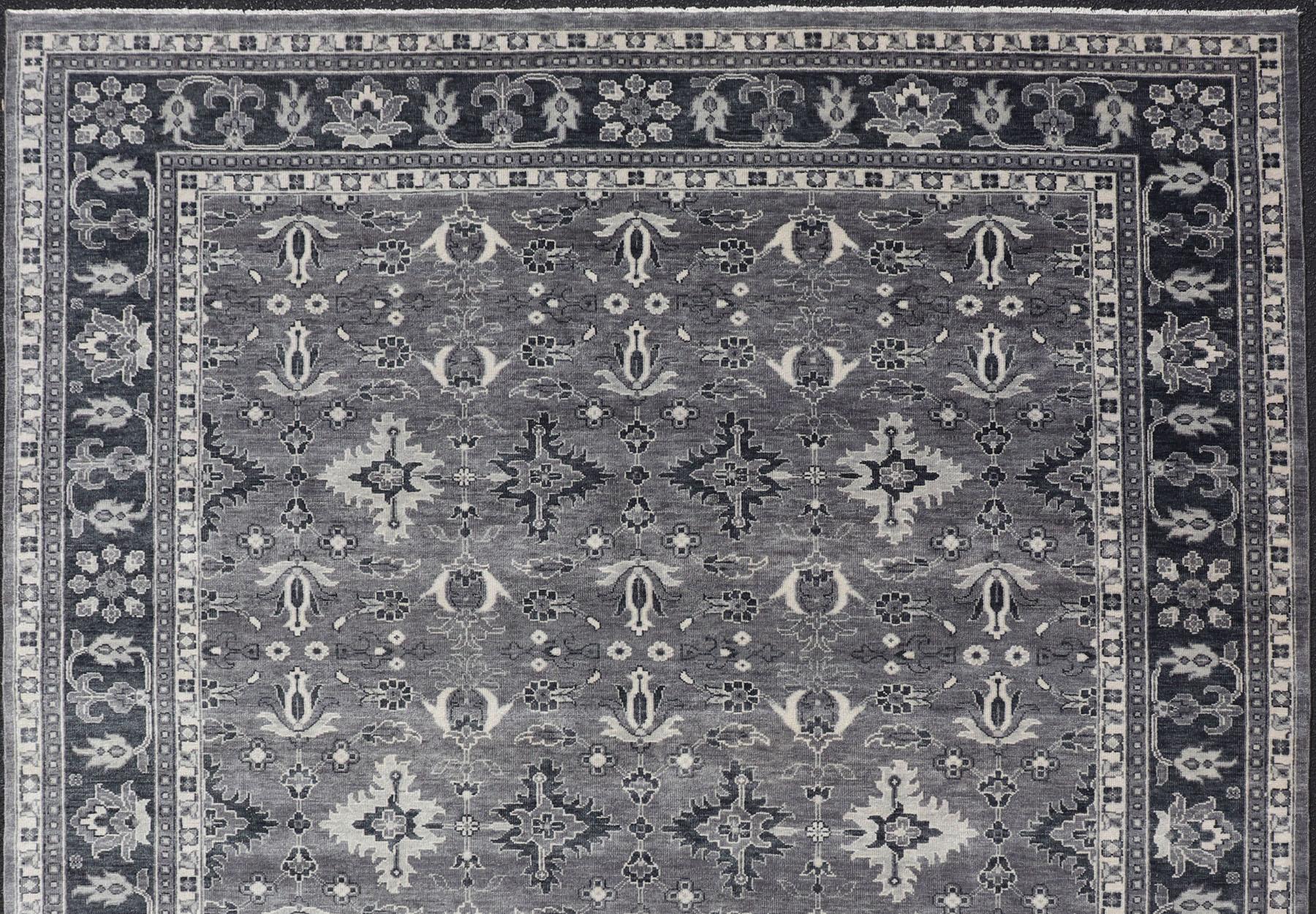 Laine Tapis à motifs floraux Khotan de Keivan Woven Arts en laine en vente