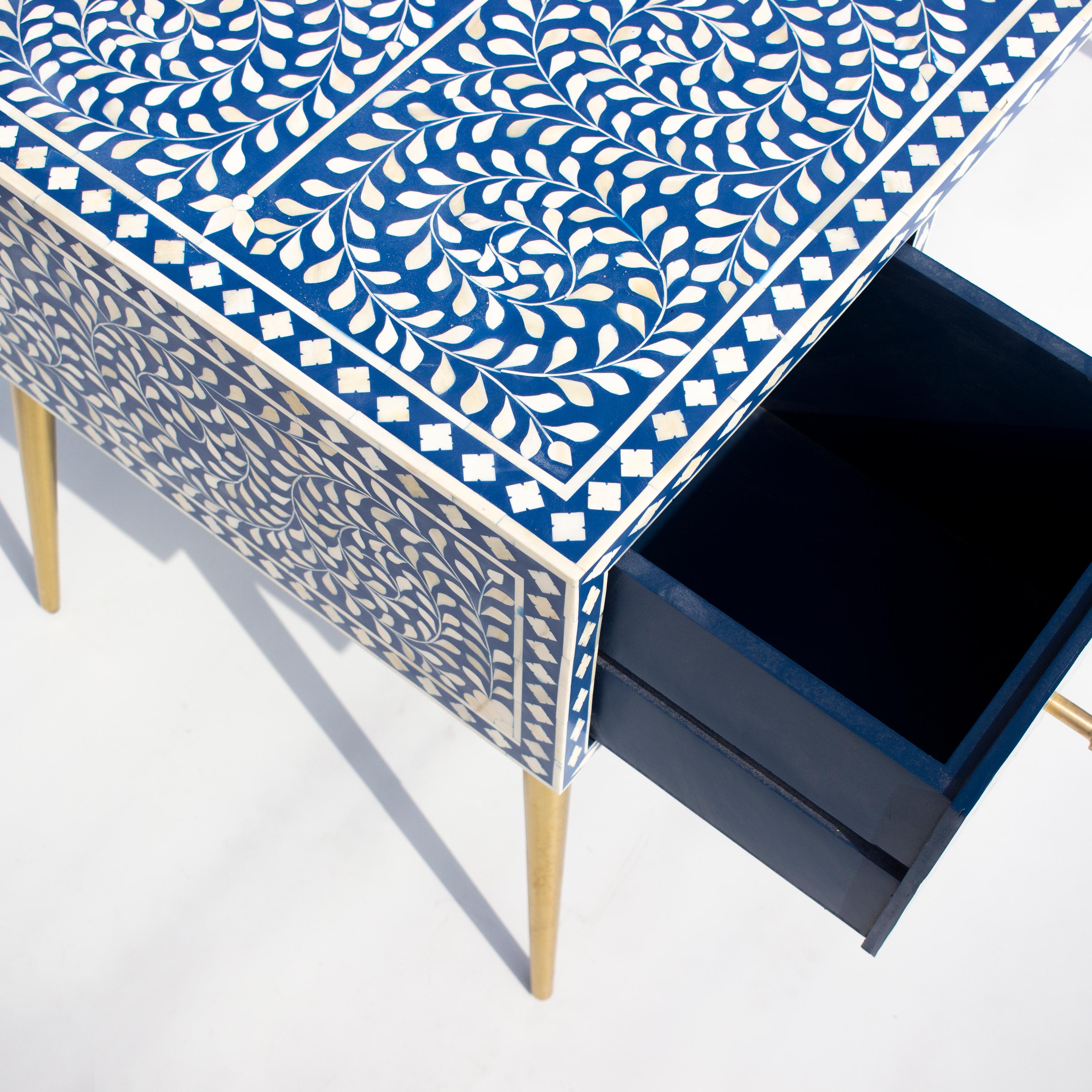 Escritorio Incrustación Motivo Floral Azul Marino, Hecho a Mano por Artisanal Bohemio en venta