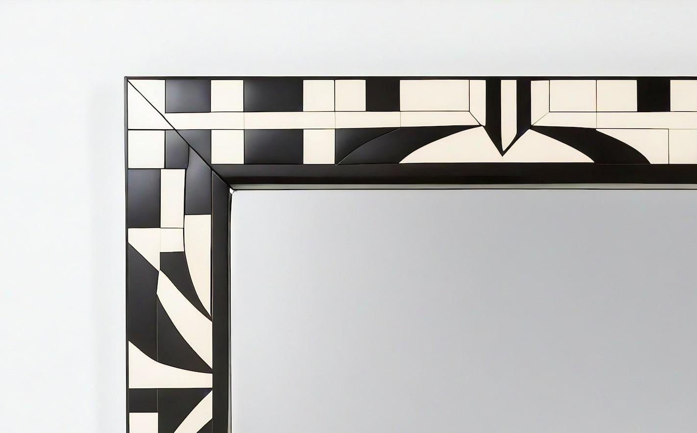 Élevez votre espace avec une élégance intemporelle

Transformez votre intérieur avec la beauté captivante de notre miroir mural d'inspiration cubiste, une fusion exquise de l'artisanat traditionnel et de la sophistication moderne. Conçu pour être