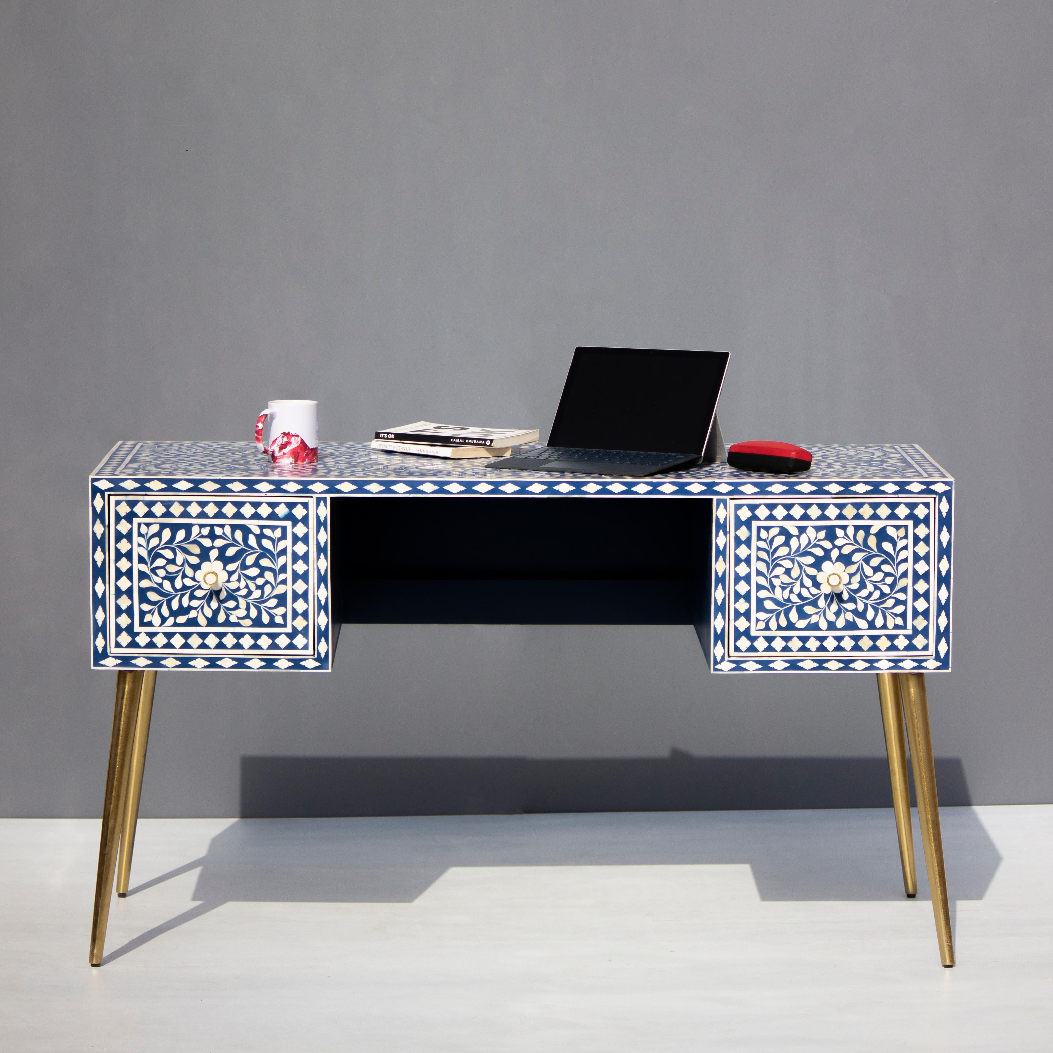 Indien Bureau bleu à motifs floraux en vente