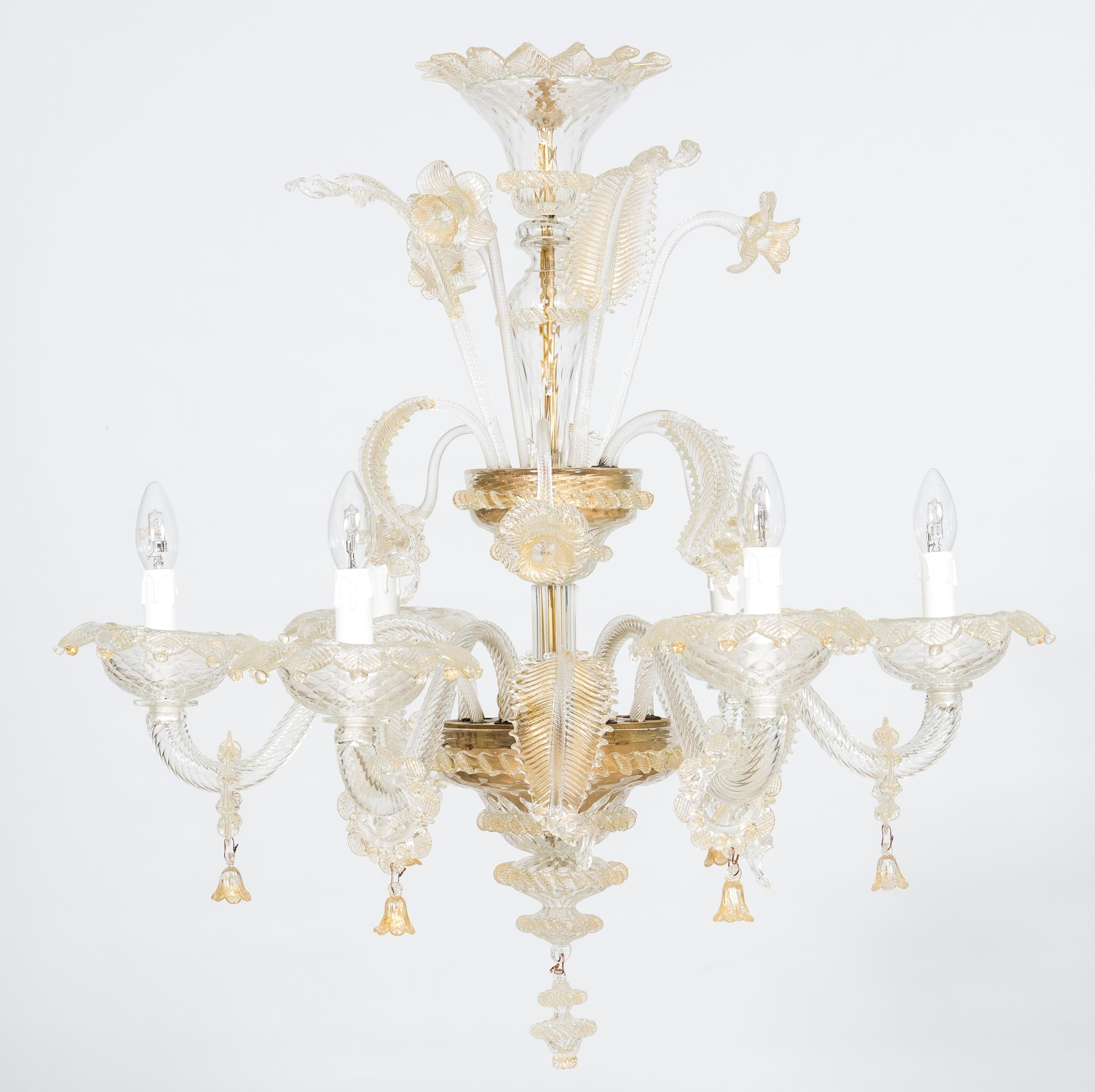 Floral Murano glass chandelier with “Riga Dritta” decorations, 20th century, Italy.
This beautiful chandelier was entirely made in the Italian island of Murano, utilizing the local glassmaking techniques. 
The central holder sustains 6 arms with