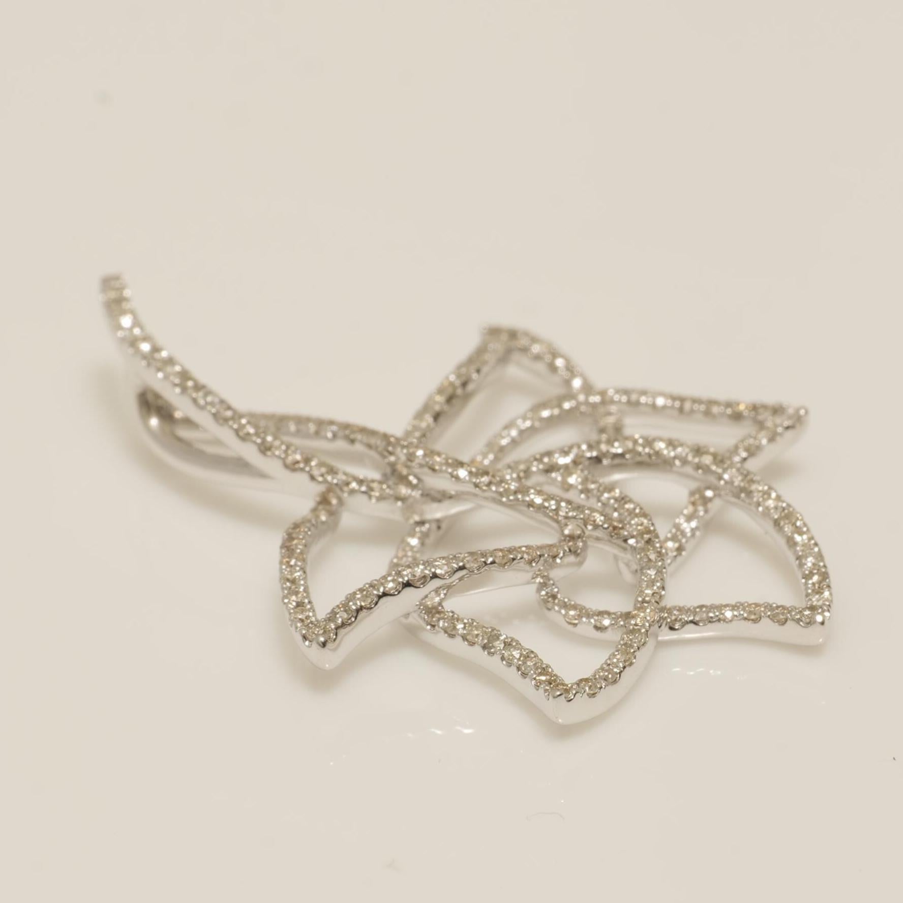 Taglio rotondo Ciondolo floreale con diamante naturale traforato in oro massiccio 14k (certificato) in vendita