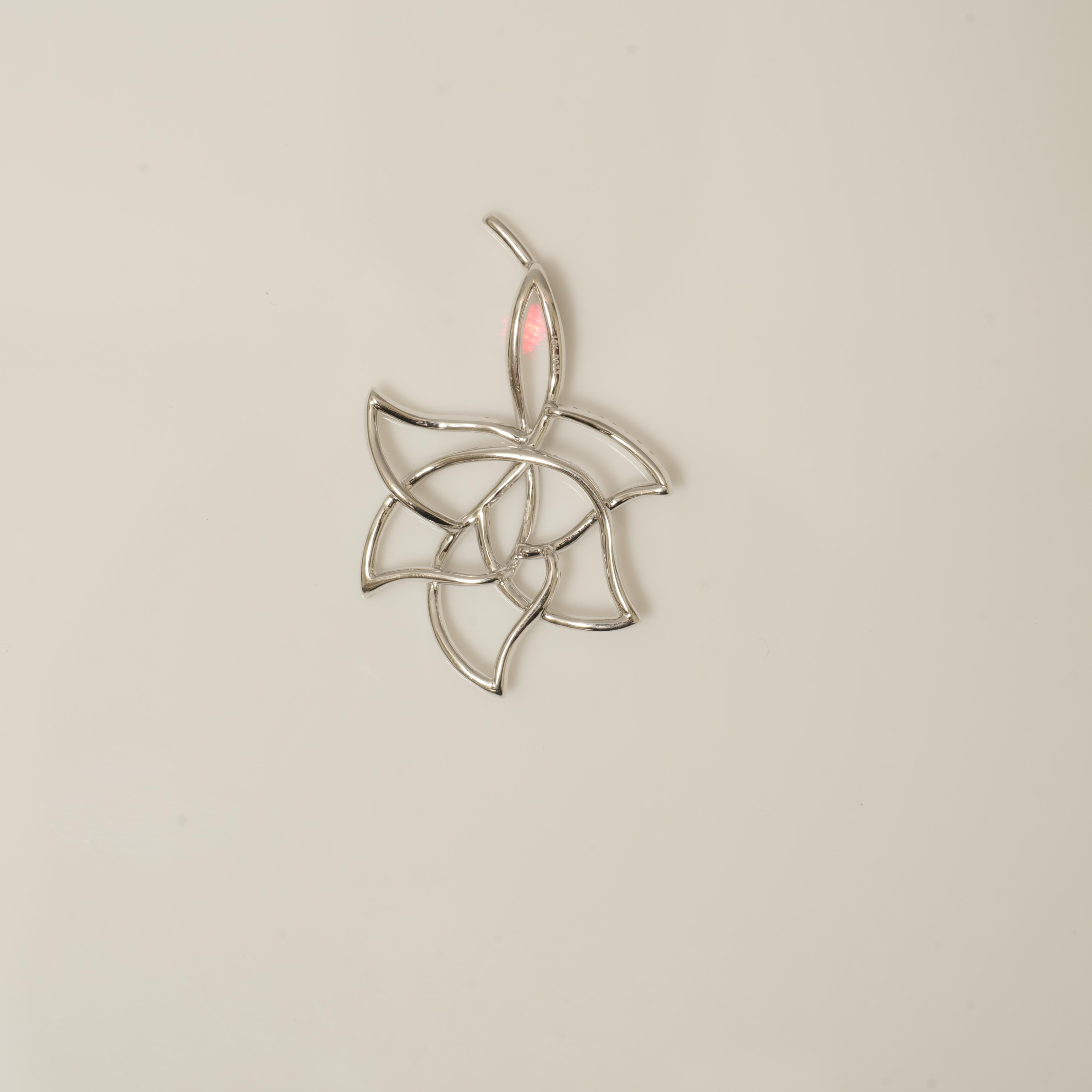 Ciondolo floreale con diamante naturale traforato in oro massiccio 14k (certificato) in vendita 2