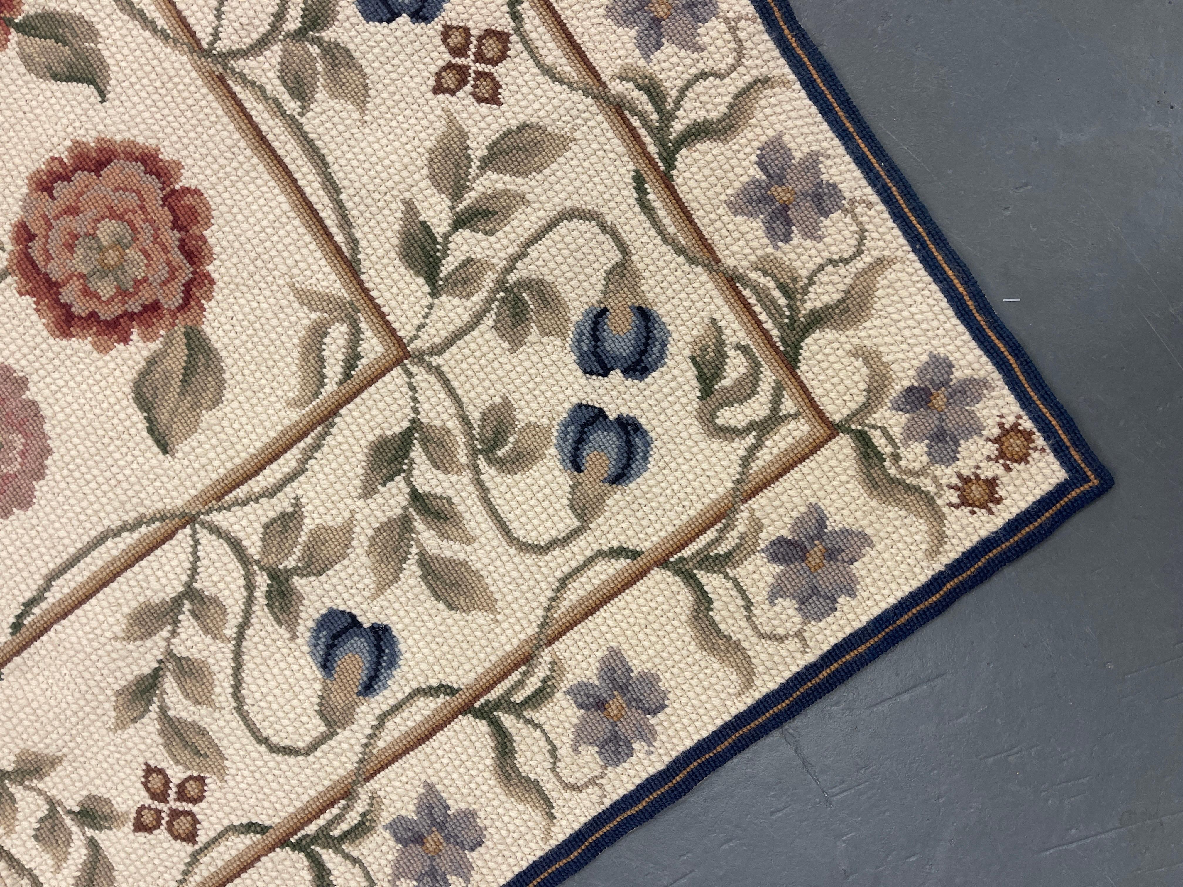 Alfombra de Punto de Aguja Floral, Beige Tradicional  Alfombra de lana tejida a mano Decoración del hogar Regencia de Hollywood en venta