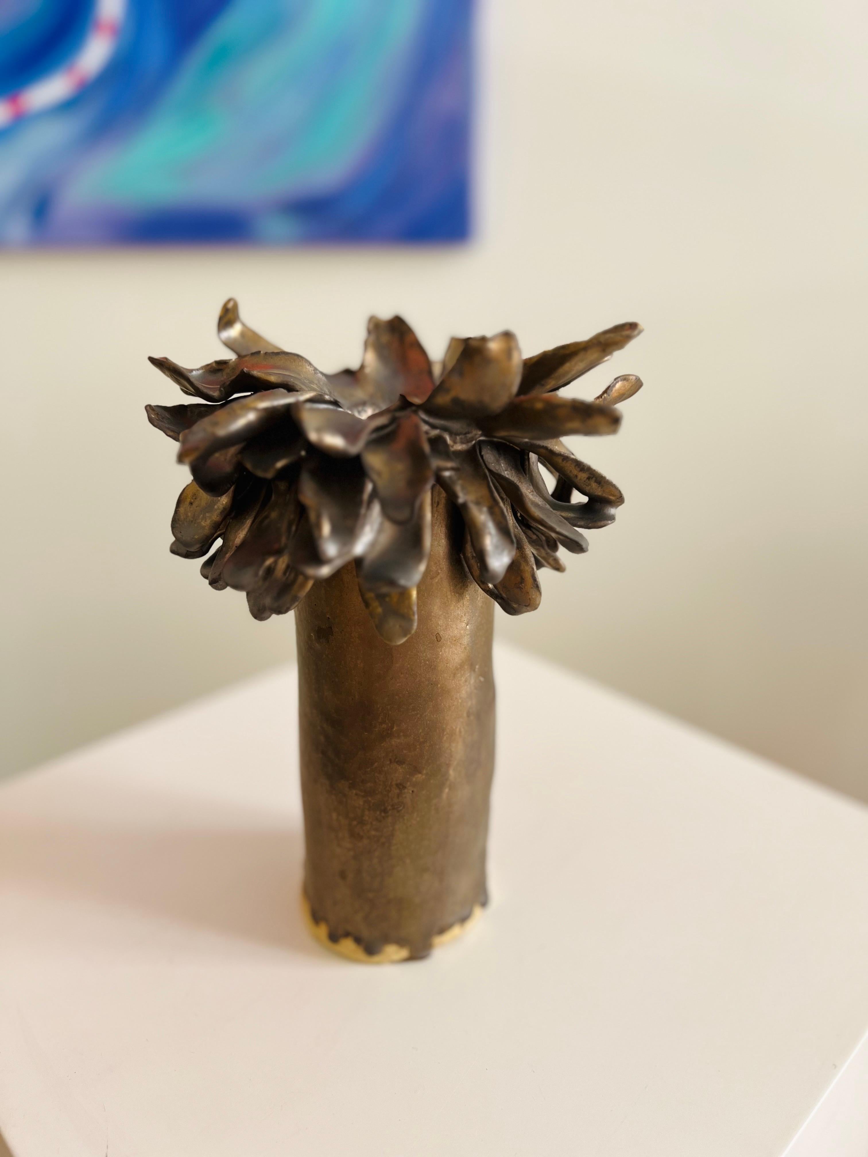 Espagnol Vase floral en bronze grès n° 5 de Hania Jneid en vente