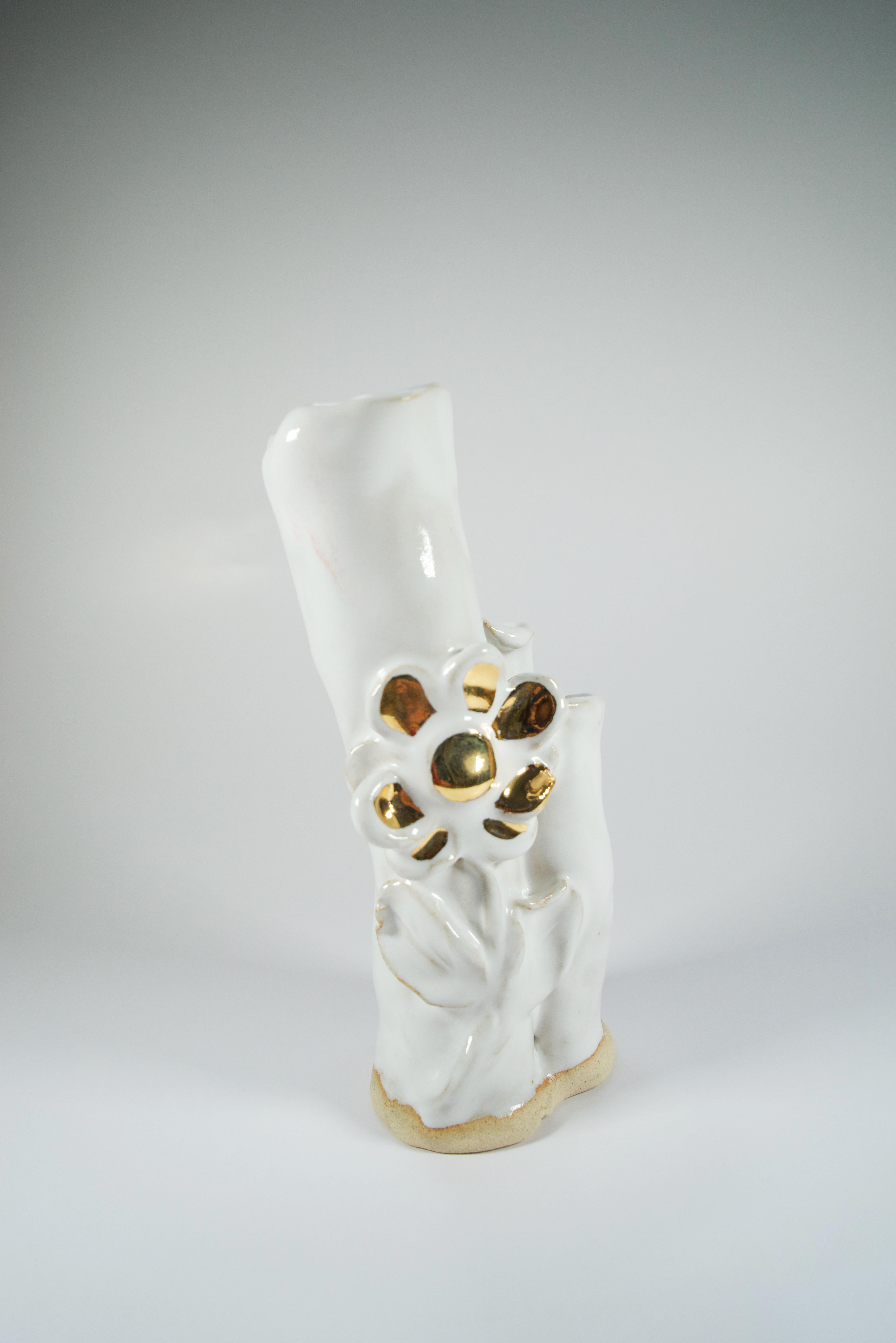 Artistic Creations in stoneware, hand built and hand glaze 
ornamented with Gold lustre.
The artist interprets floral art in her own way, surreal, playful and romantic vase from the collection Floral.

Unique piece
