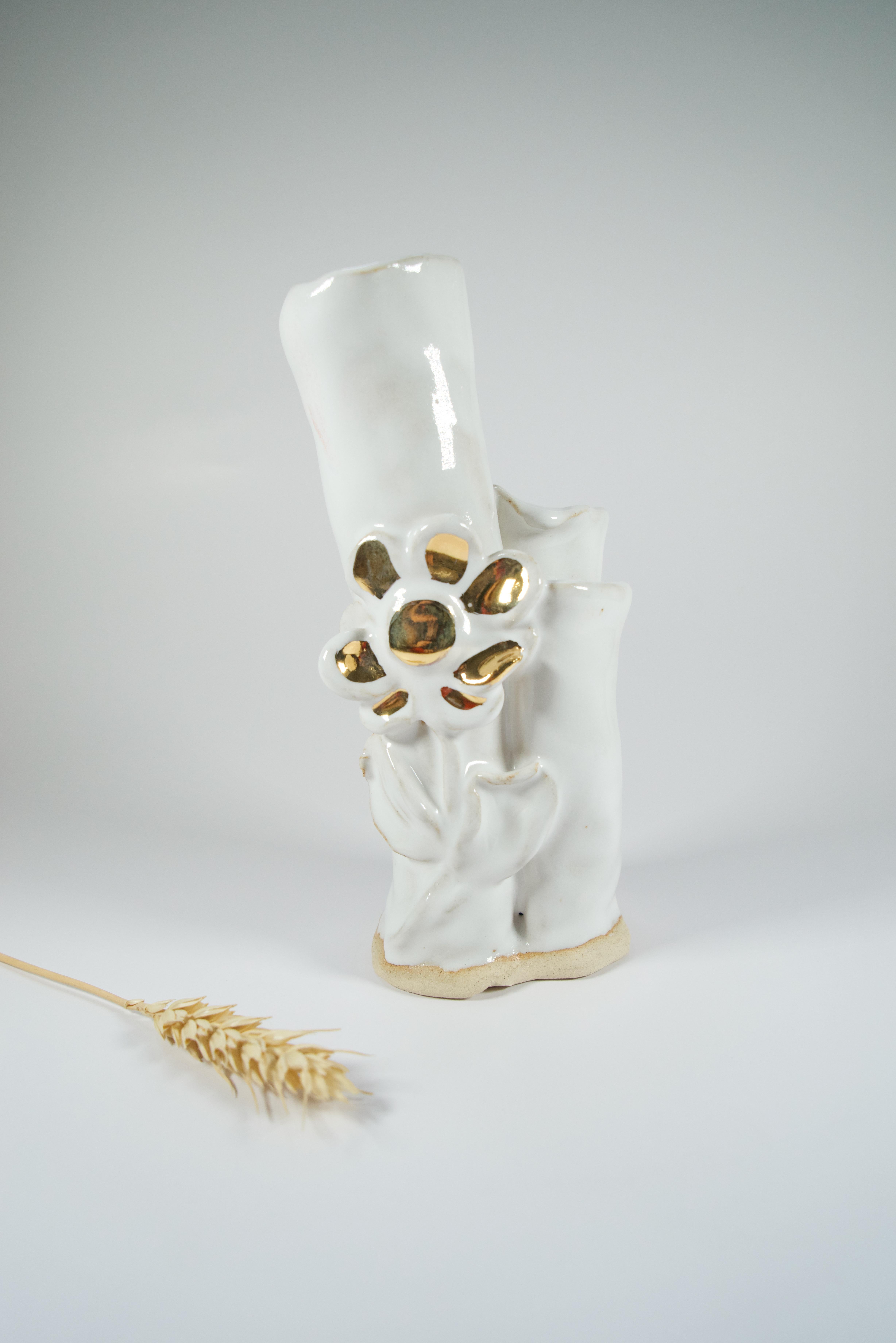 White Floral No 7 Ikebana Inspired Vase  by artist- designer Hania Jneid In New Condition For Sale In BARCELONA, ES