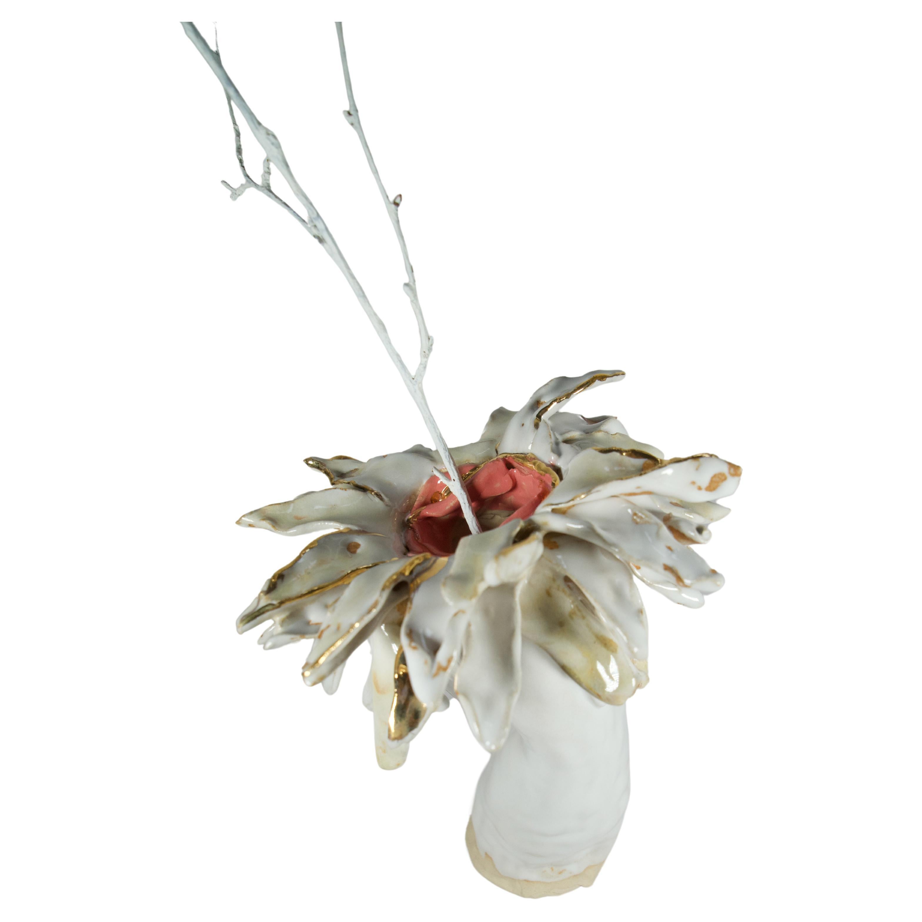 Spagnolo Vaso in gres bianco floreale di ispirazione Art Nouveau dell'artista designer Hania Jneid in vendita