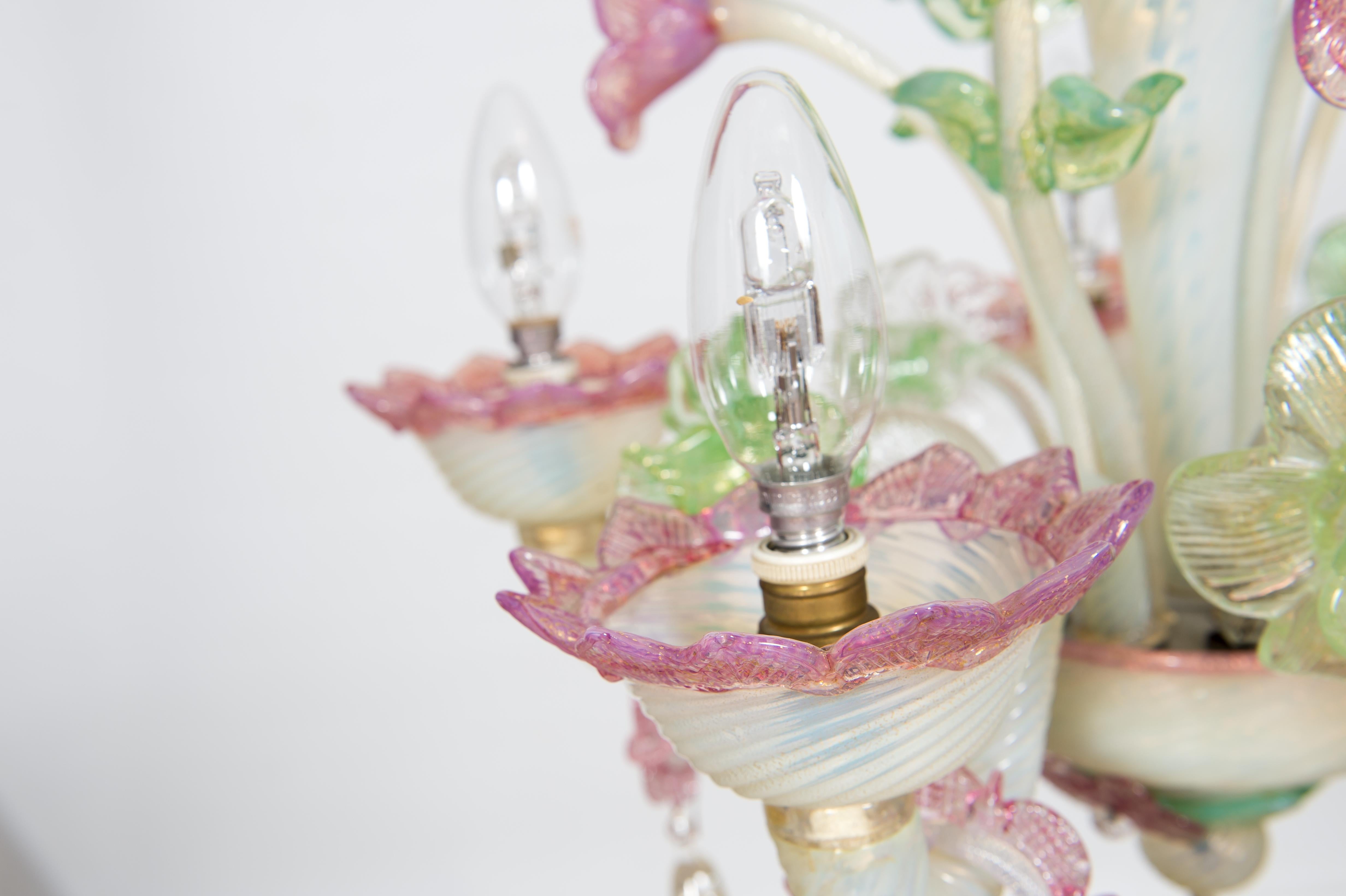 Floral Opaline Murano Glass Chandelier with Gold Handcrafted in Italy 1900s For Sale 3