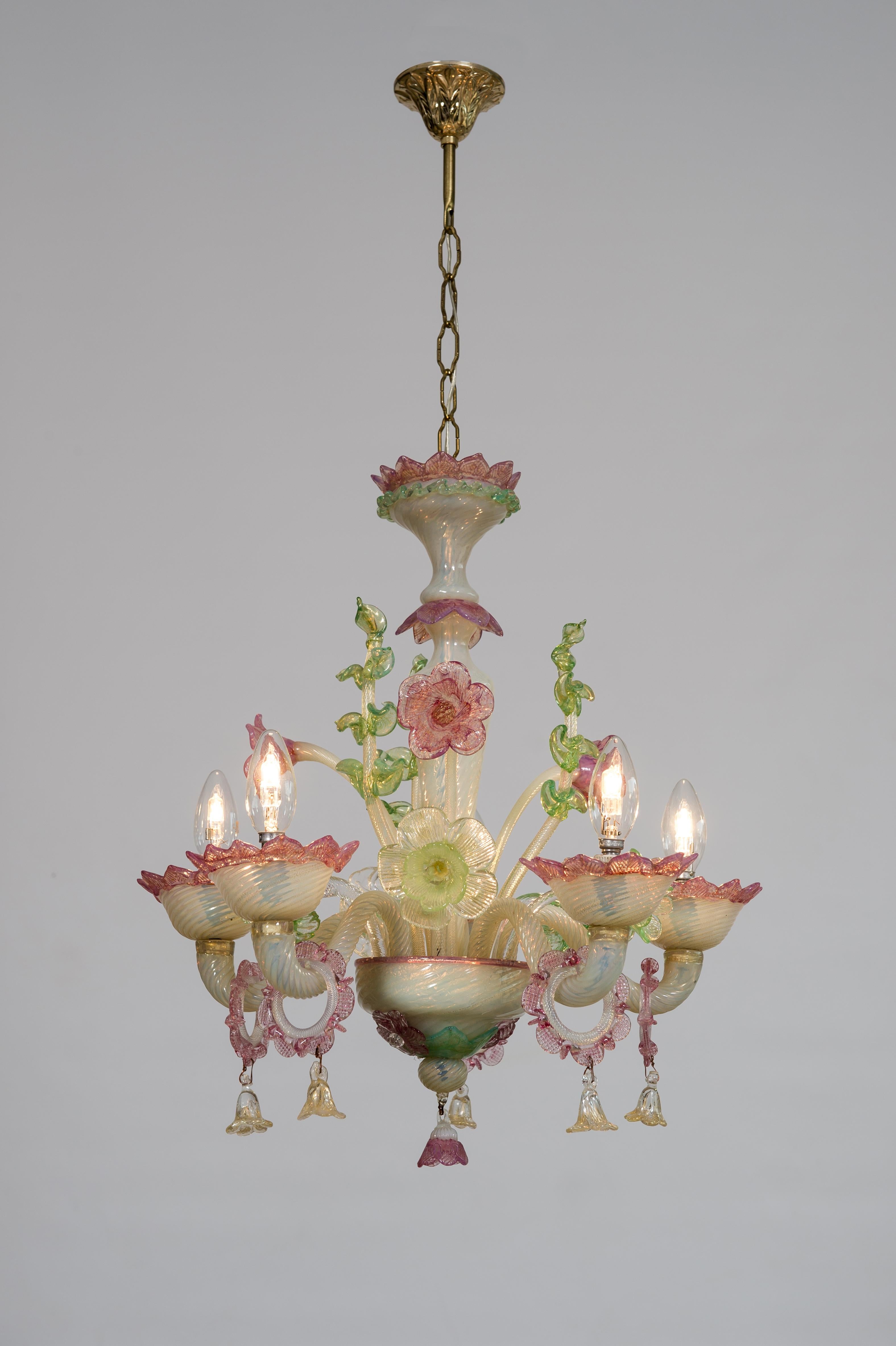 Floral Opaline Murano Glass Chandelier with Gold Handcrafted in Italy 1900s For Sale 10
