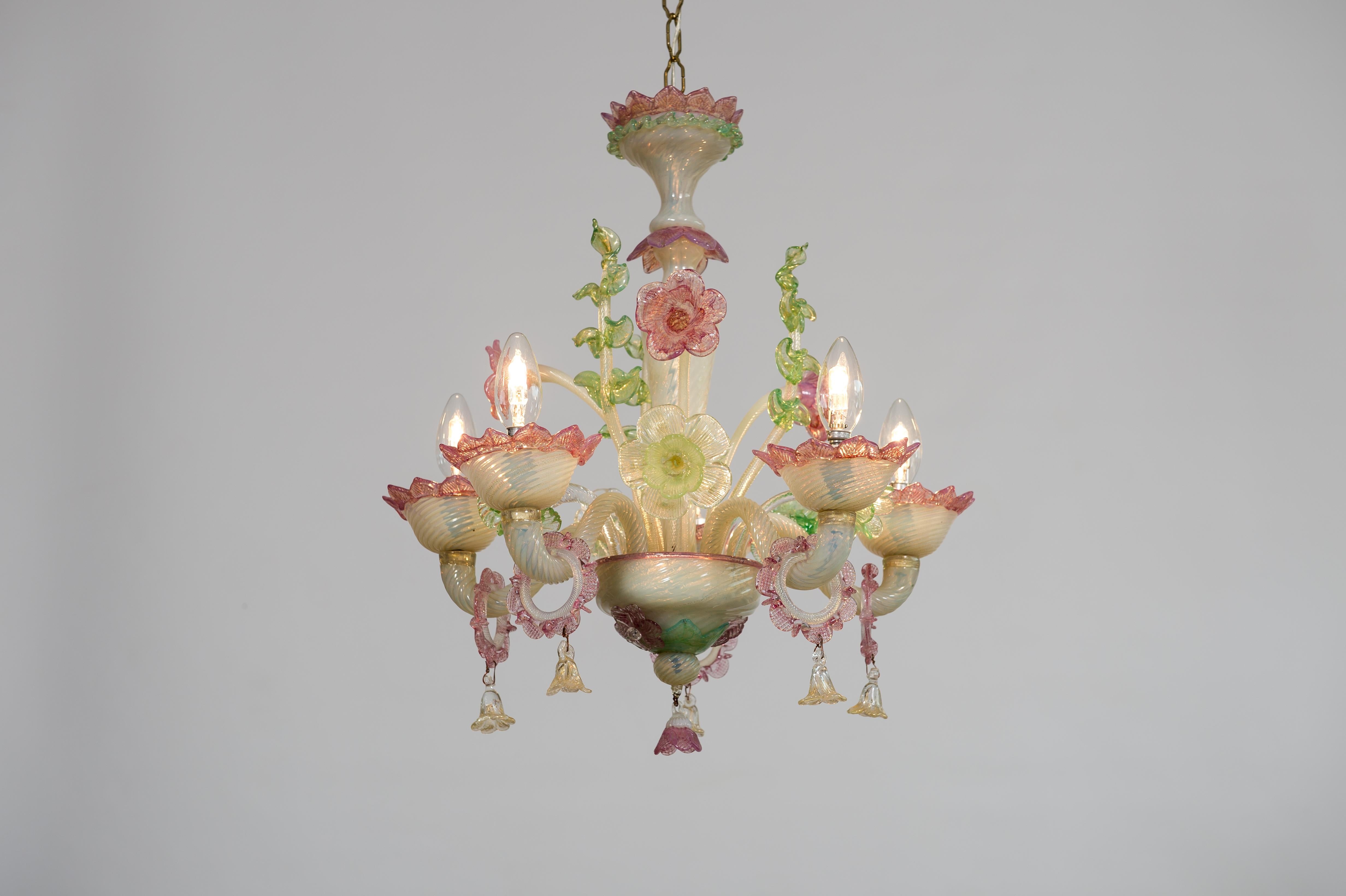 Floral Opaline Murano Glass Chandelier with Gold Handcrafted in Italy 1900s  For Sale 12