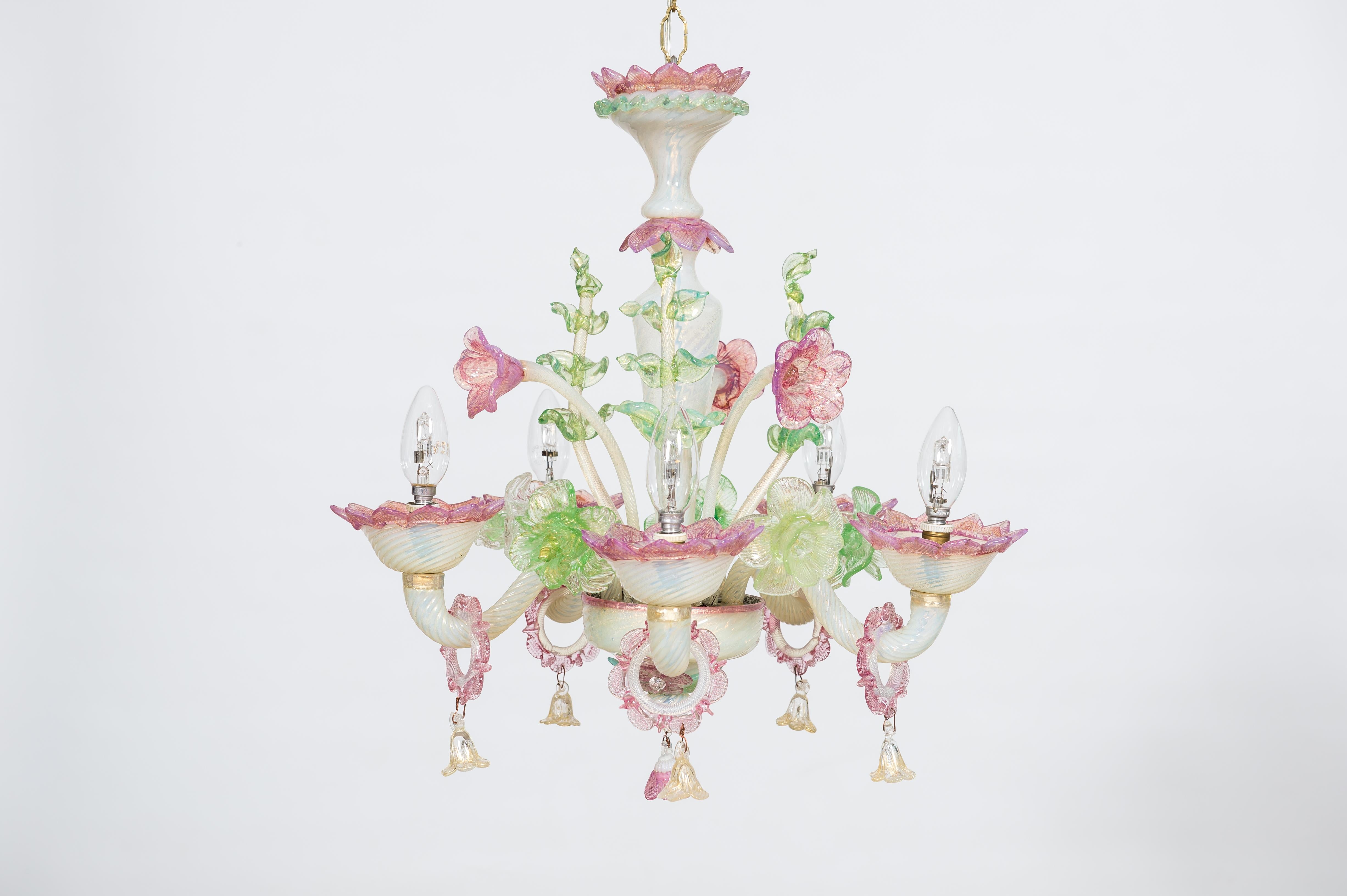 Floral Opaline Murano Glass Chandelier with Gold Handcrafted in Italy 1900s  For Sale 13