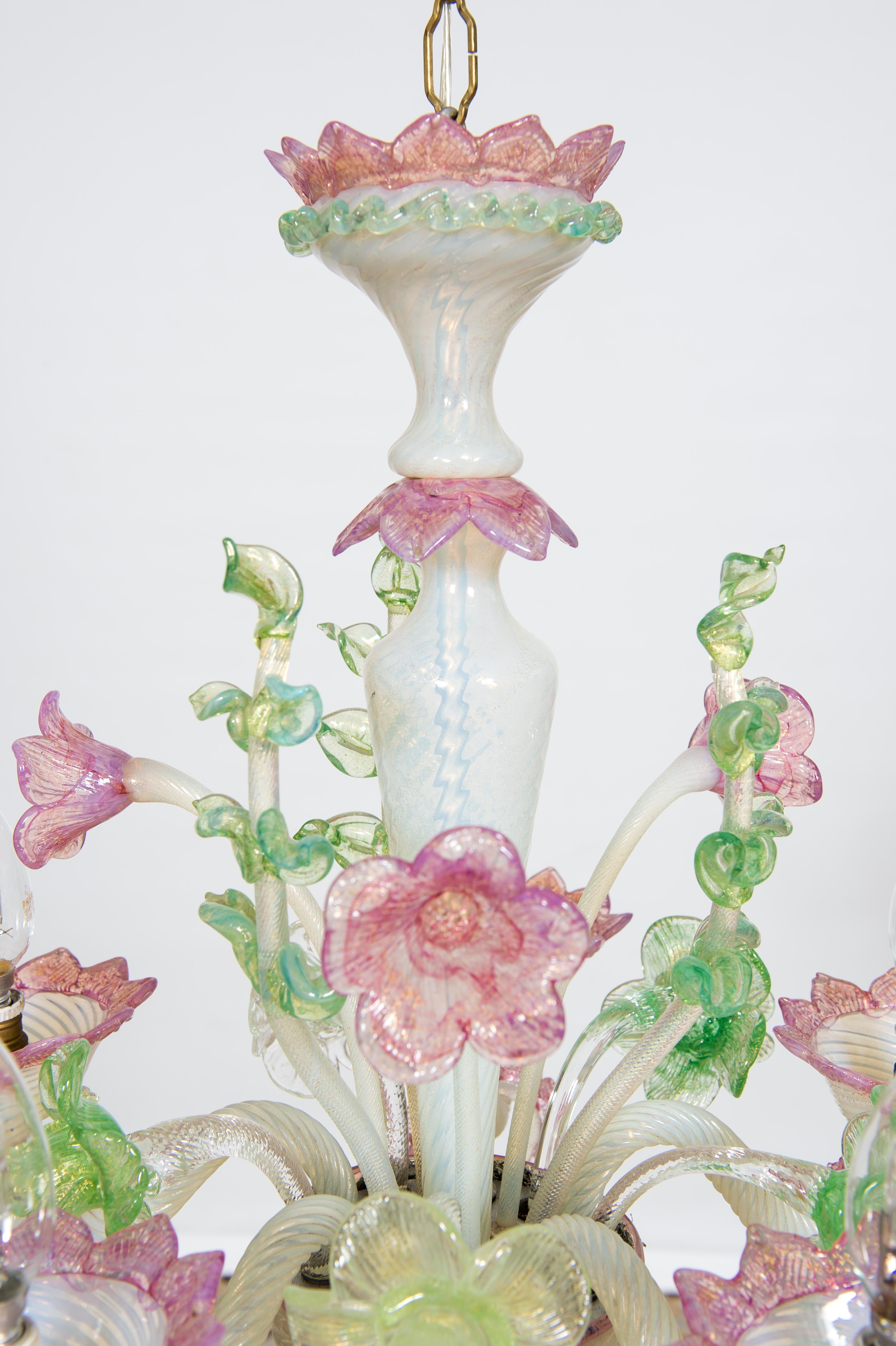 Floral Opaline Murano Glass Chandelier with Gold Handcrafted in Italy 1900s  For Sale 2