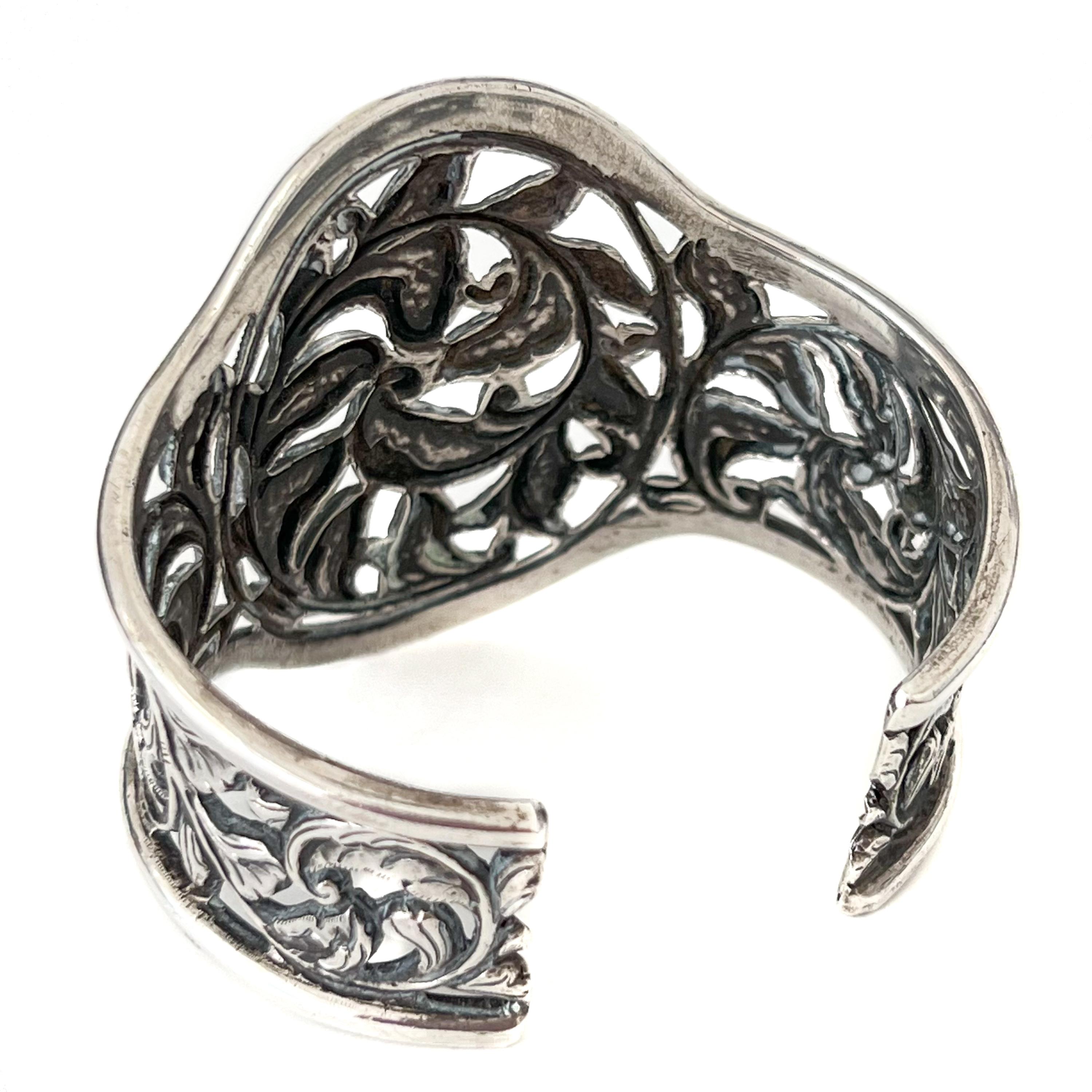 Pulsera brazalete vintage de plata calada con flores en venta 1