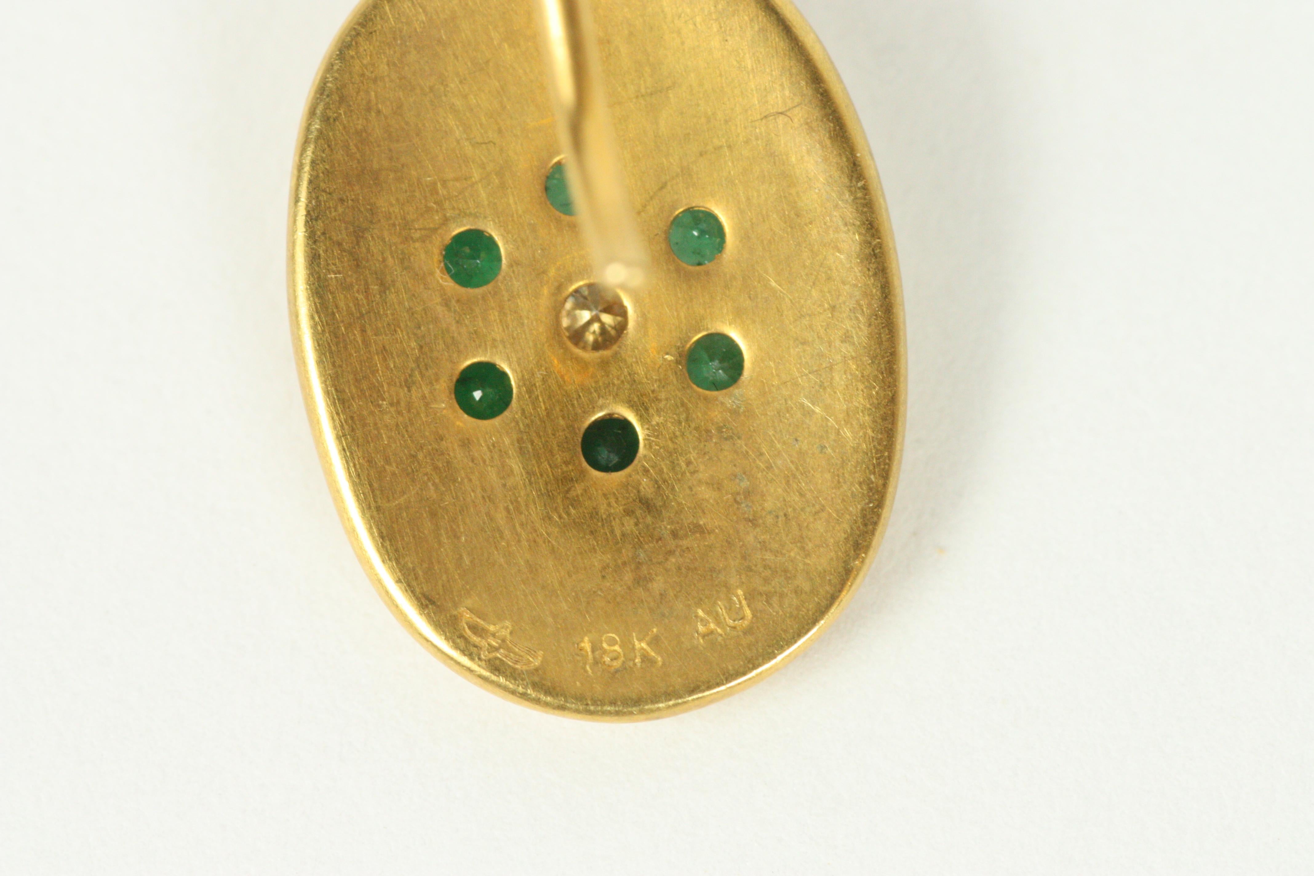 Pendants d'oreilles ovales floraux - Émeraude et diamant en or jaune 22K Fait à la main Pour femmes en vente