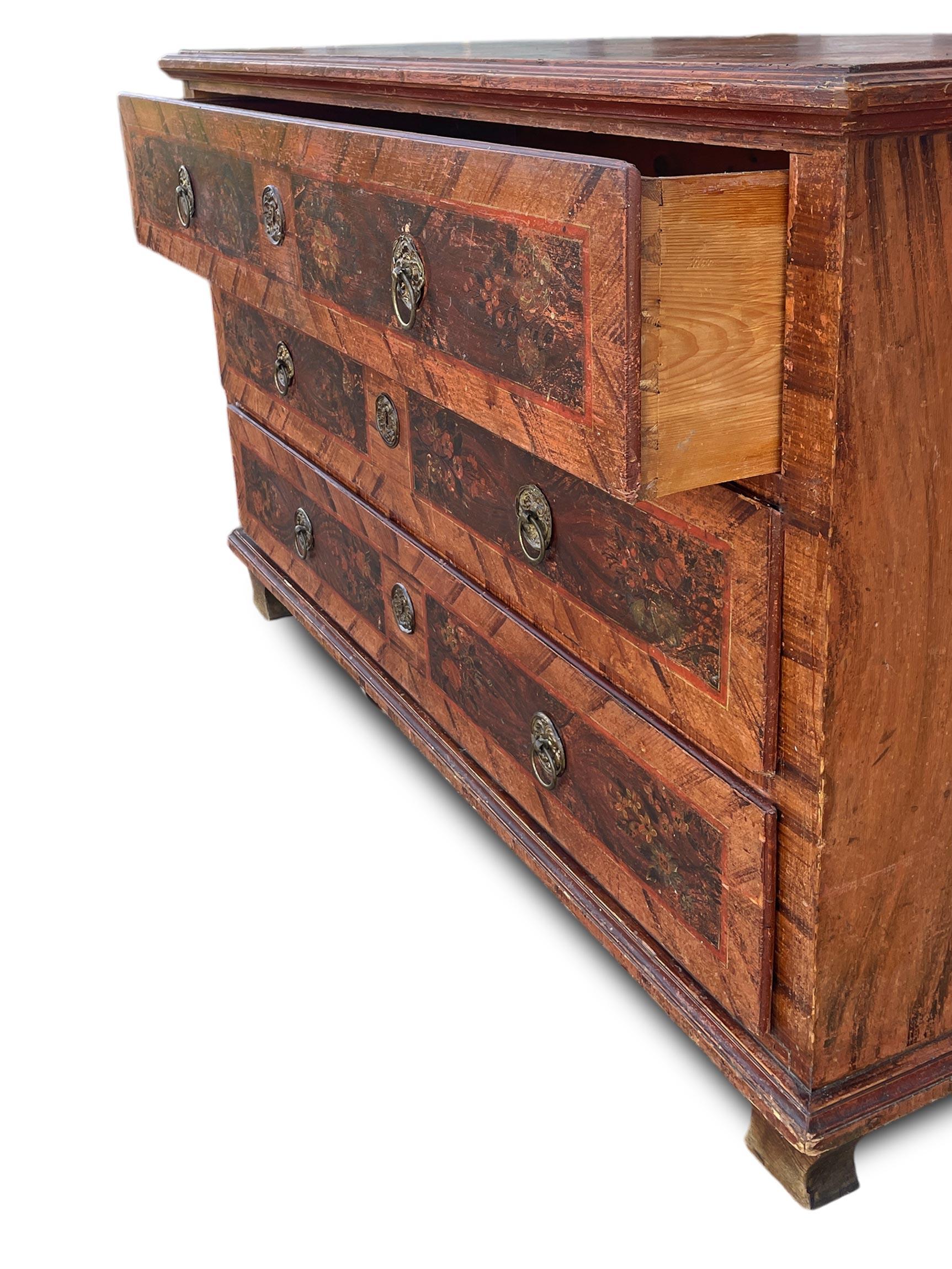 Floral bemalte Alpenkommode 1810 um im Angebot 4