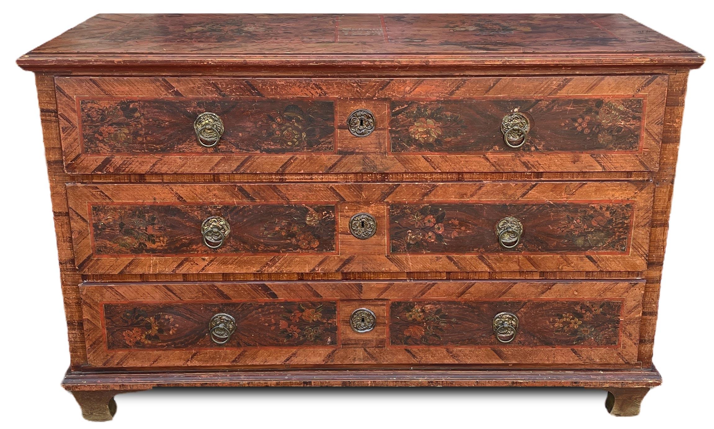 Floral bemalte Alpenkommode 1810 um (Italian) im Angebot