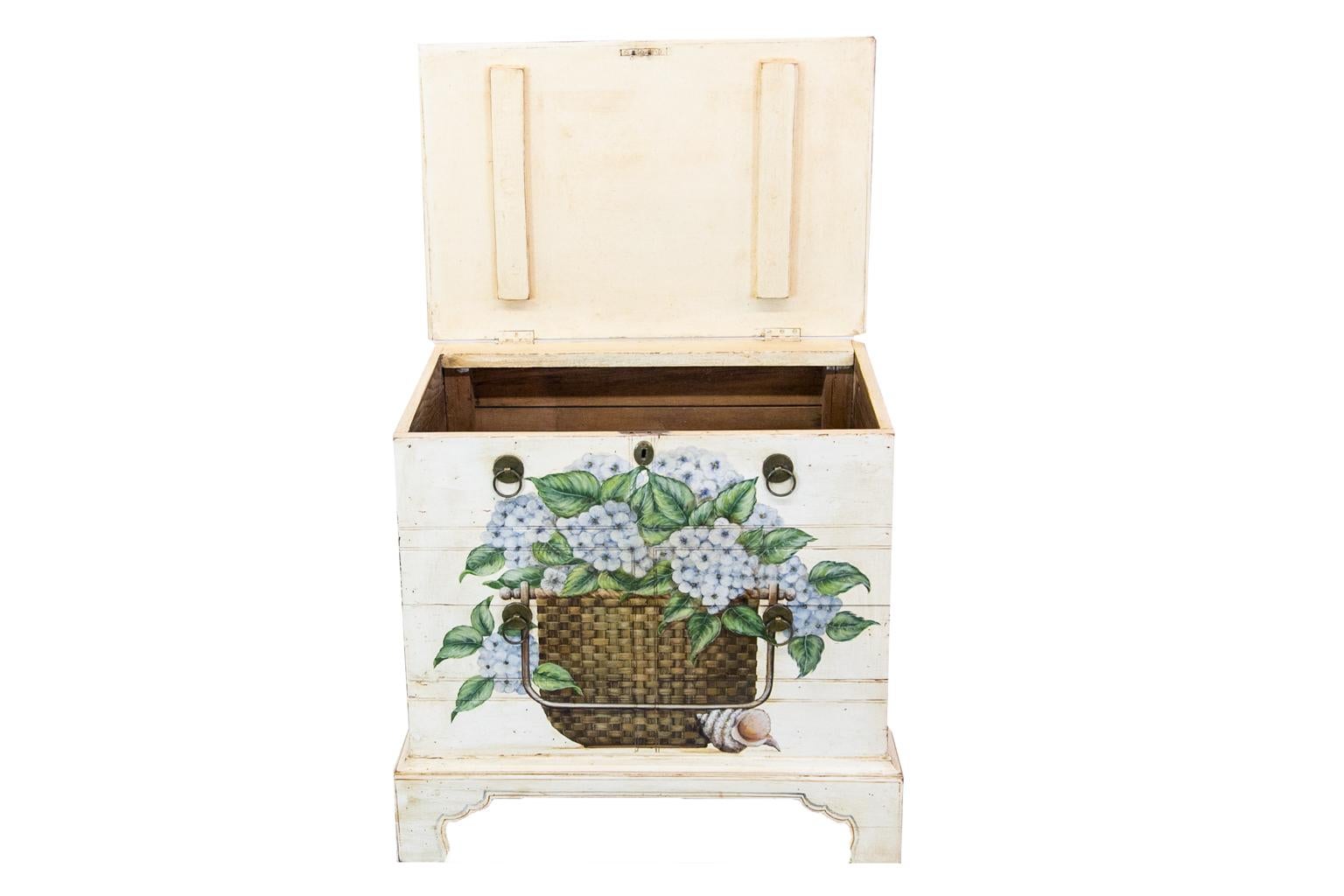 Dekorative Deckenbox mit Blumenmuster (Spätes 19. Jahrhundert) im Angebot